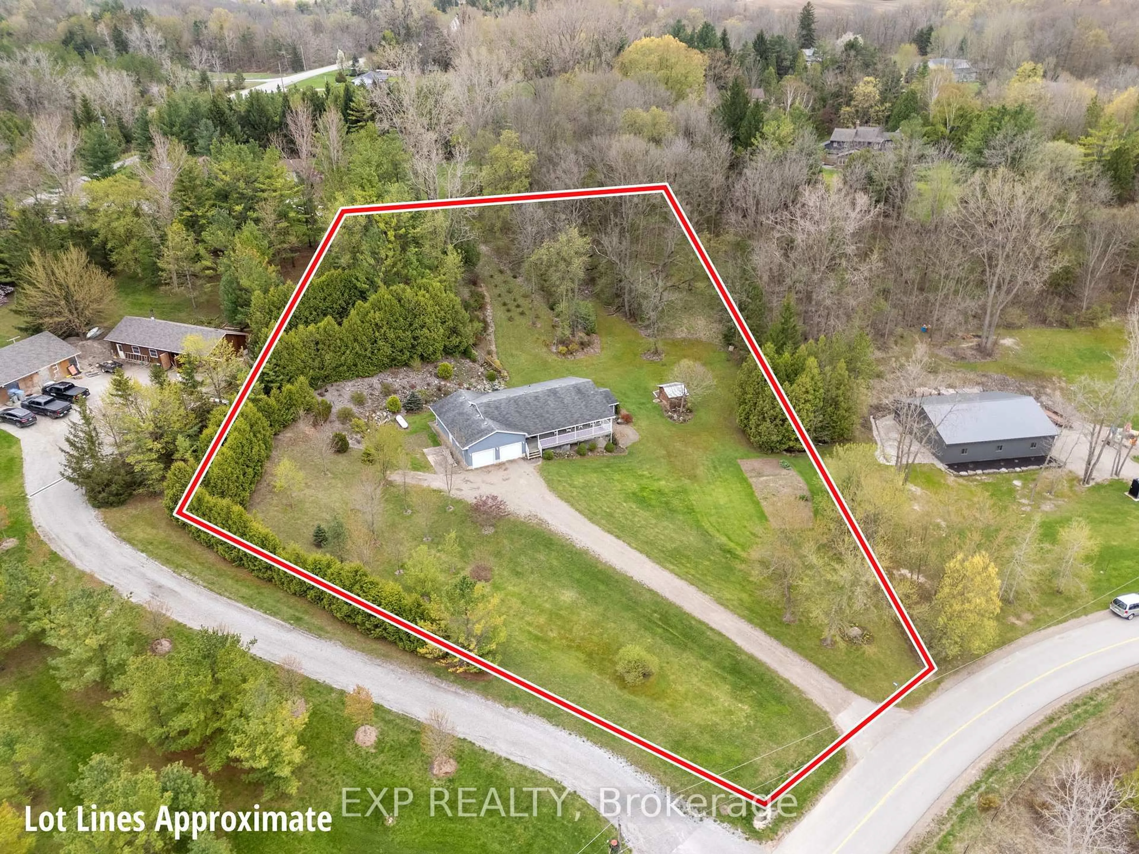 A pic from outside/outdoor area/front of a property/back of a property/a pic from drone, unknown for 30680 Hungry Hollow Rd, North Middlesex Ontario N0M 1B0