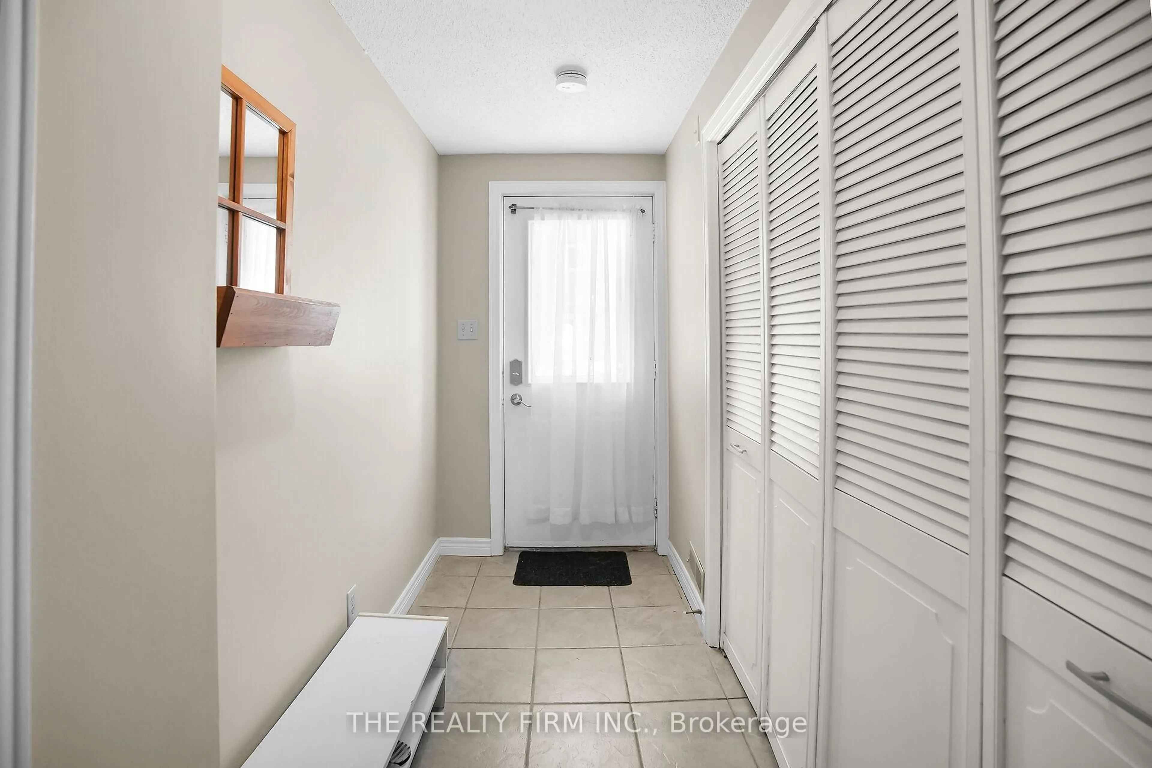 Indoor entryway for 683 Windermere Rd #49, London North Ontario N5X 3T9
