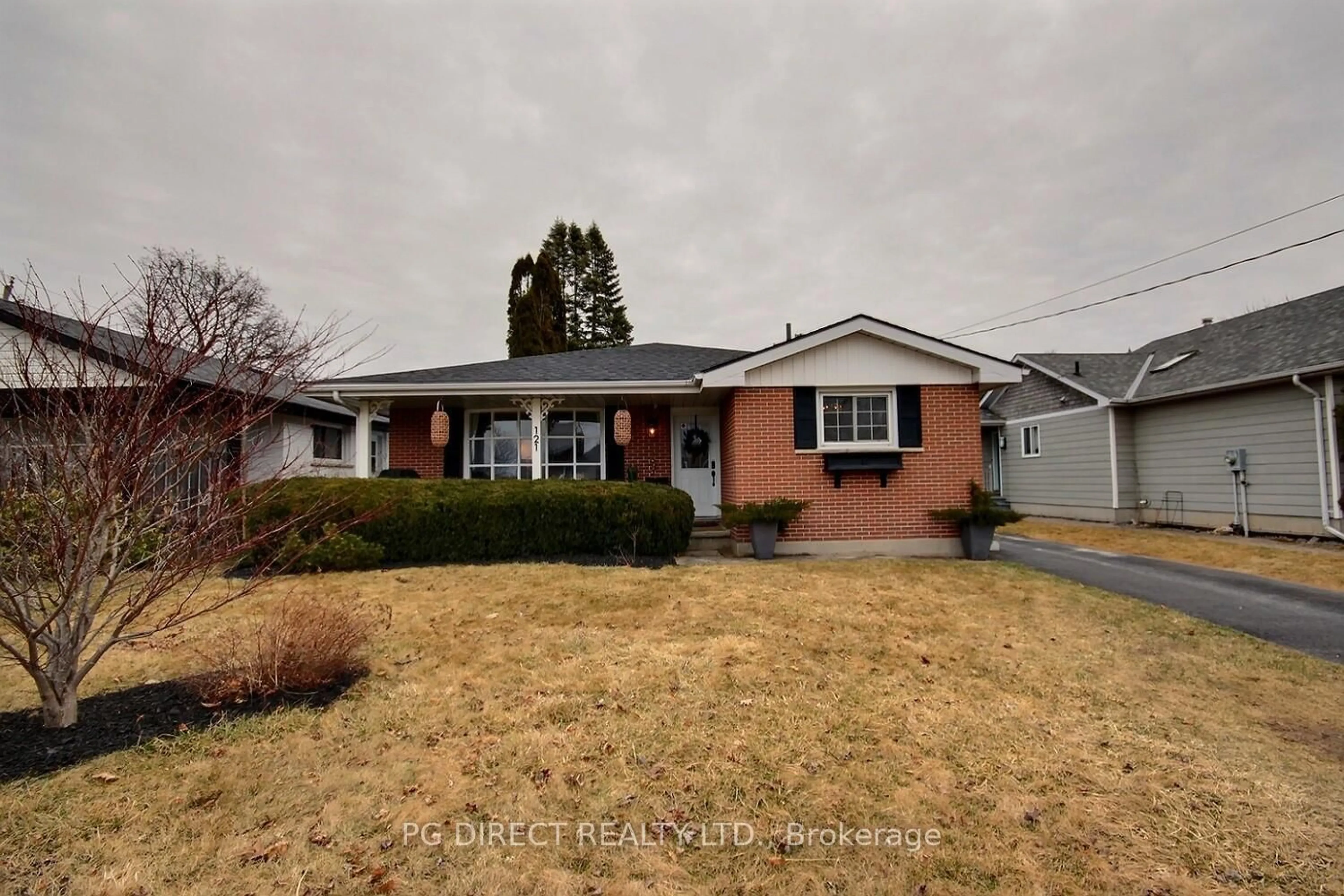 Home with brick exterior material, street for 121 Palmer Rd, Belleville Ontario K8P 4C7