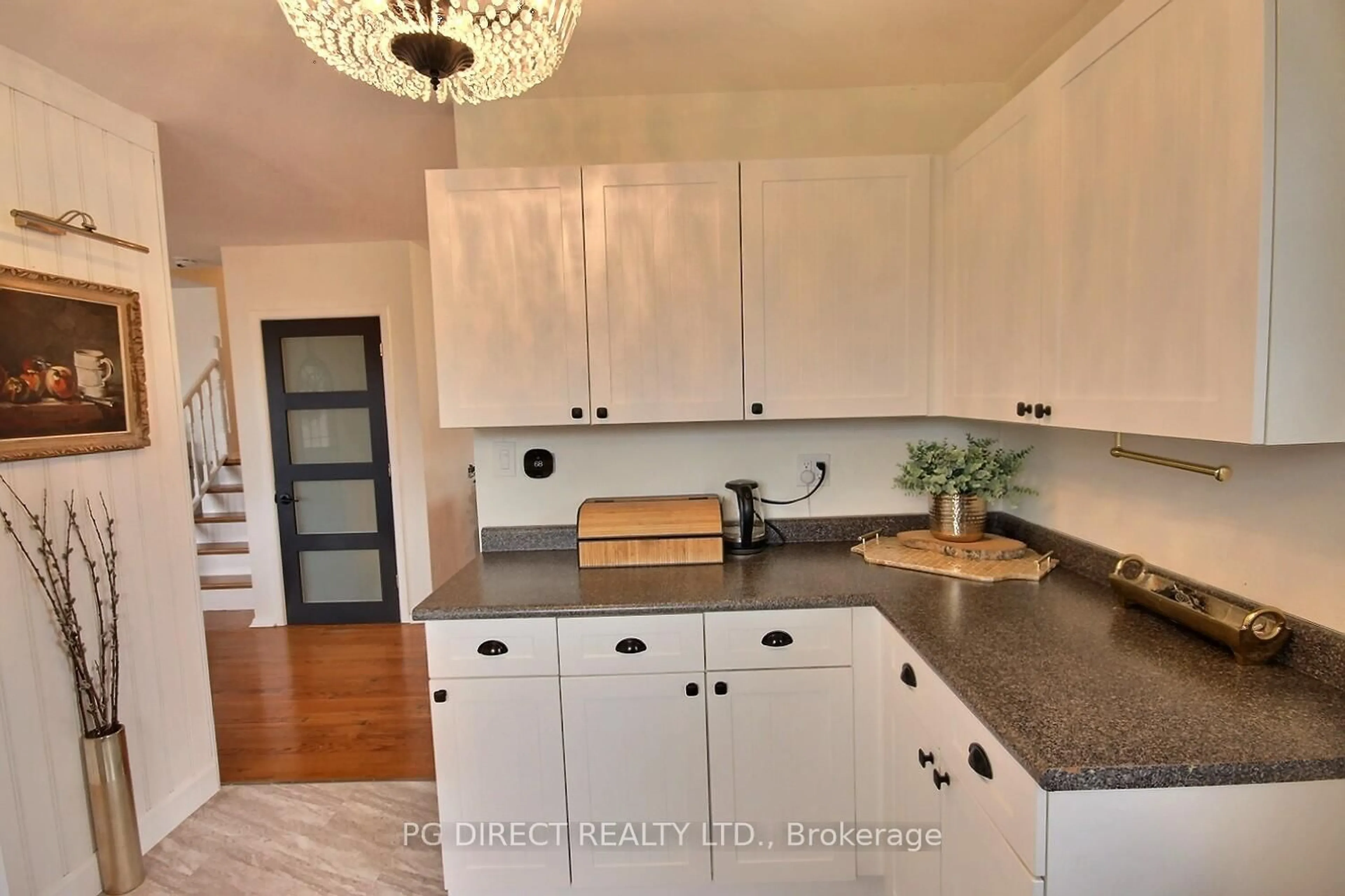 Open concept kitchen, ceramic/tile floor for 121 Palmer Rd, Belleville Ontario K8P 4C7