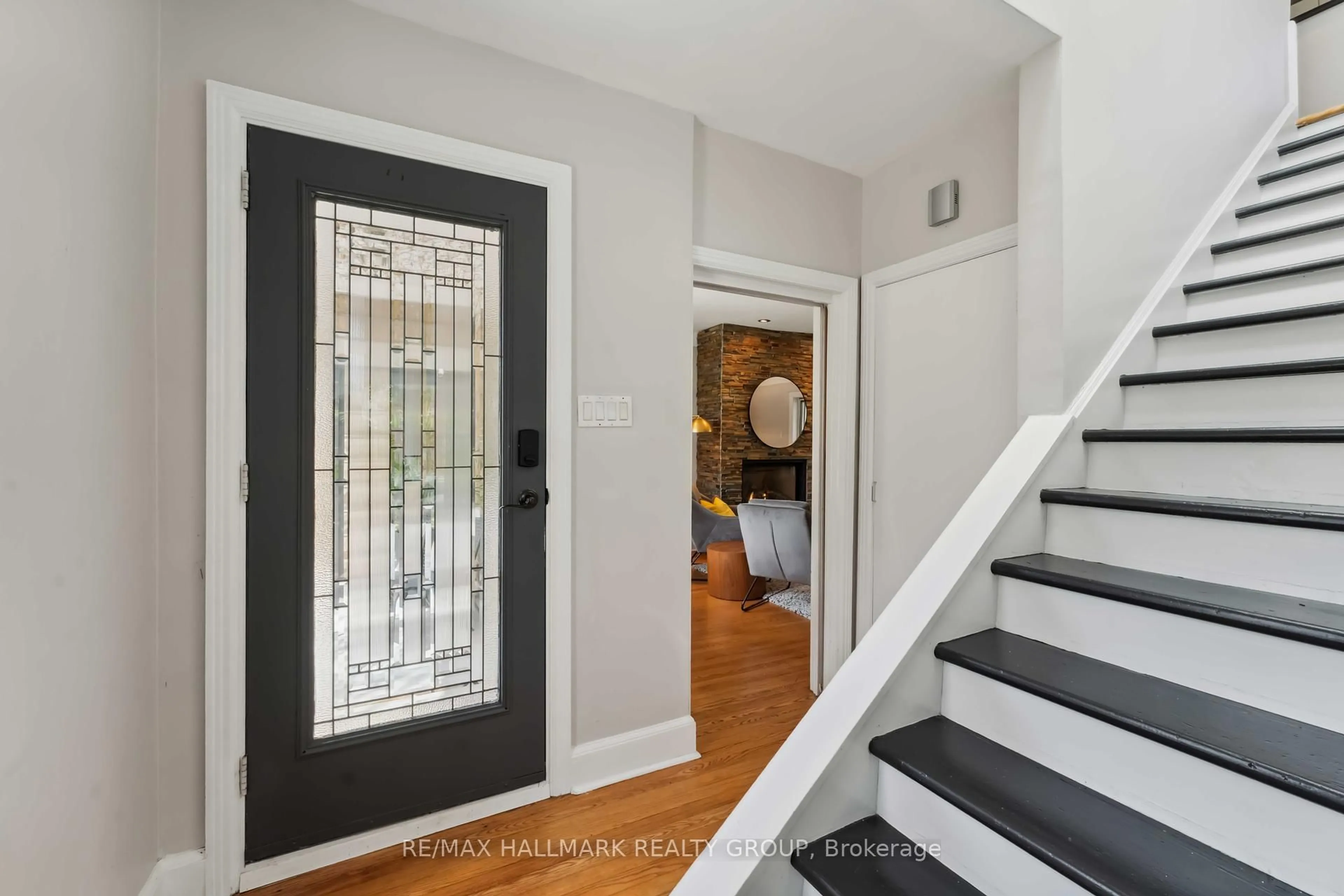 Indoor entryway for 265 Patricia Ave, Ottawa Ontario K1Y 0C6