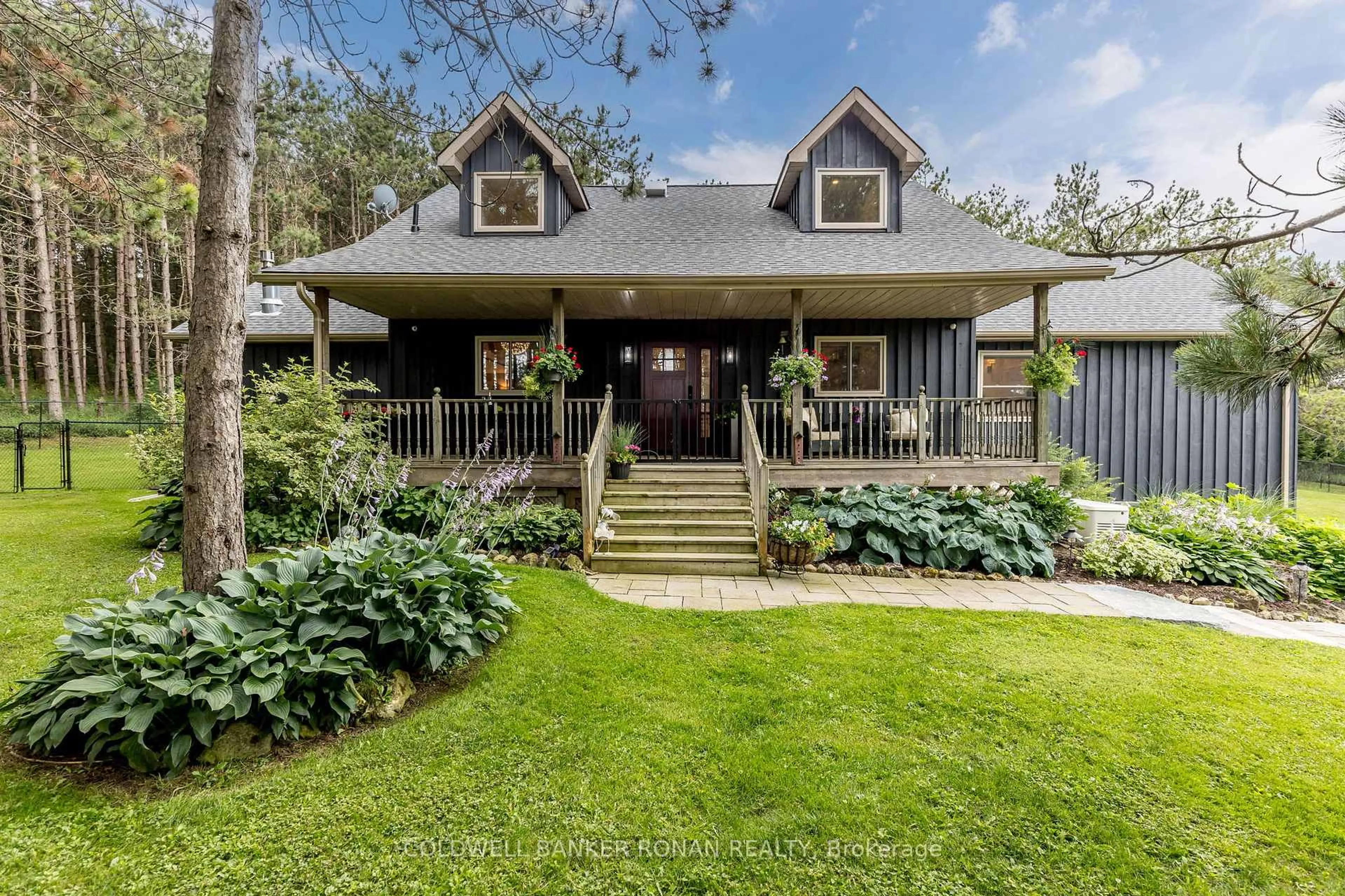 Home with vinyl exterior material, street for 715380 1st Line EHS N/A, Mono Ontario L9V 1A9