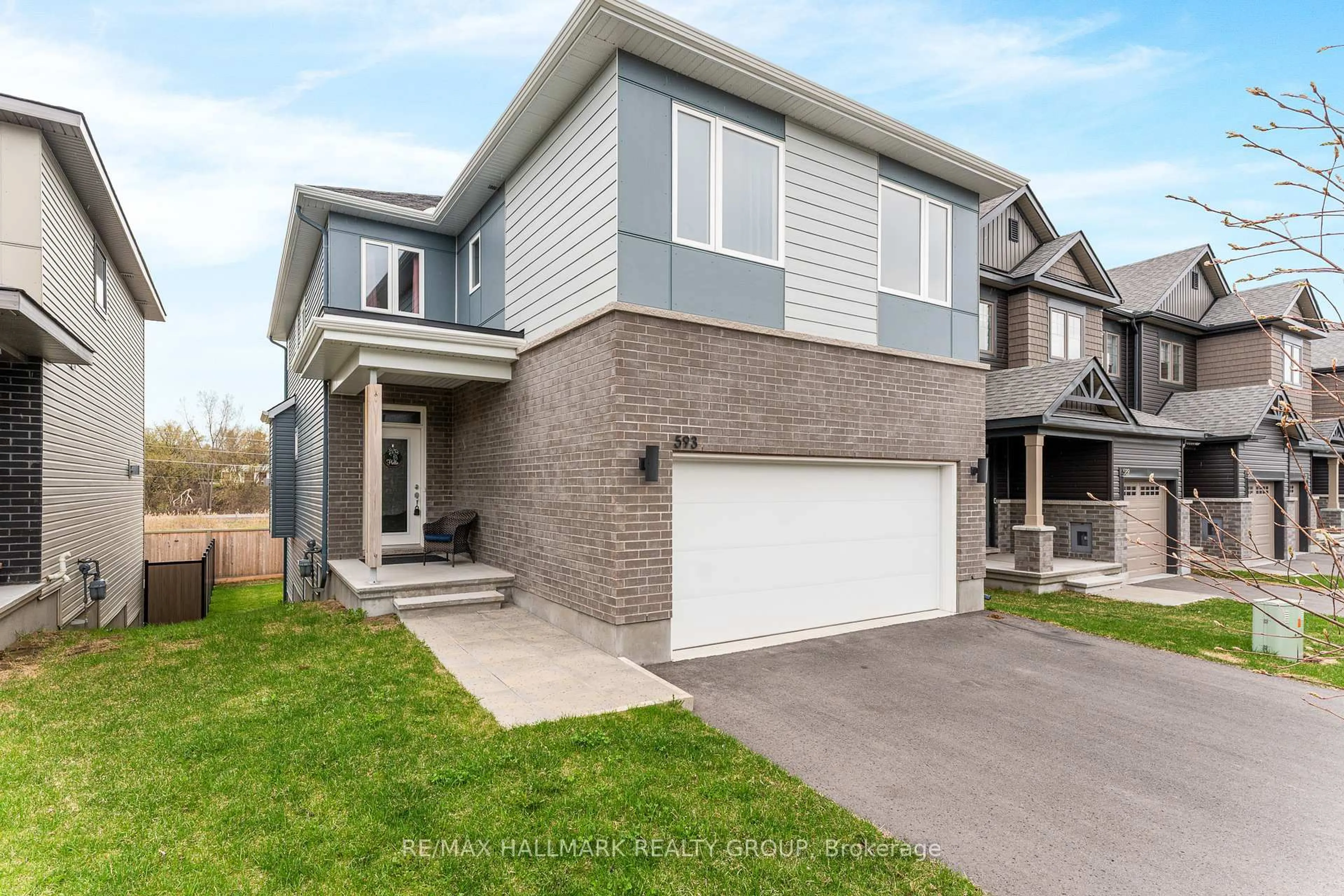 Home with brick exterior material, street for 593 Enclave Lane, Clarence-Rockland Ontario K4K 0M8