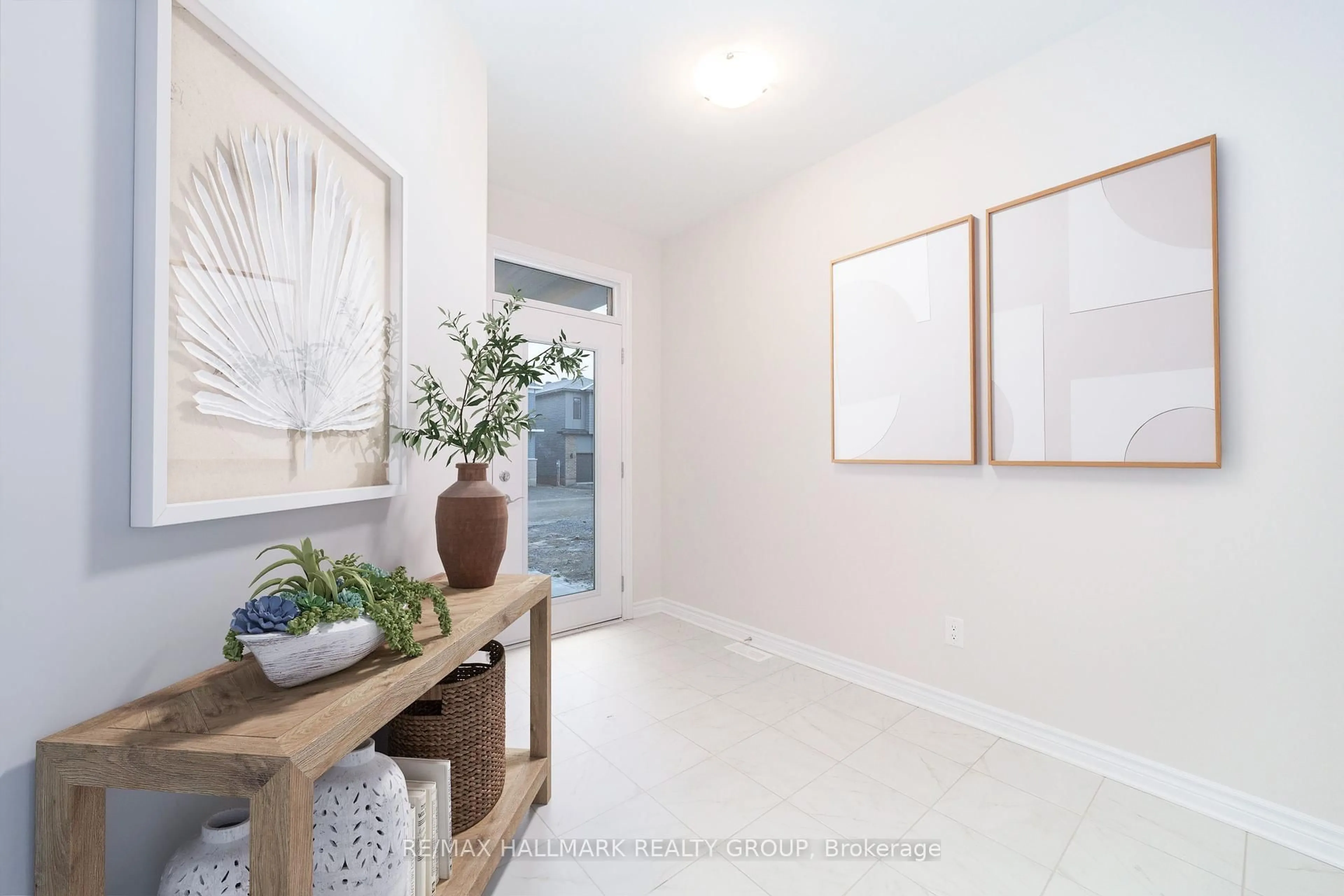 Indoor entryway for 593 Enclave Lane, Clarence-Rockland Ontario K4K 0M8