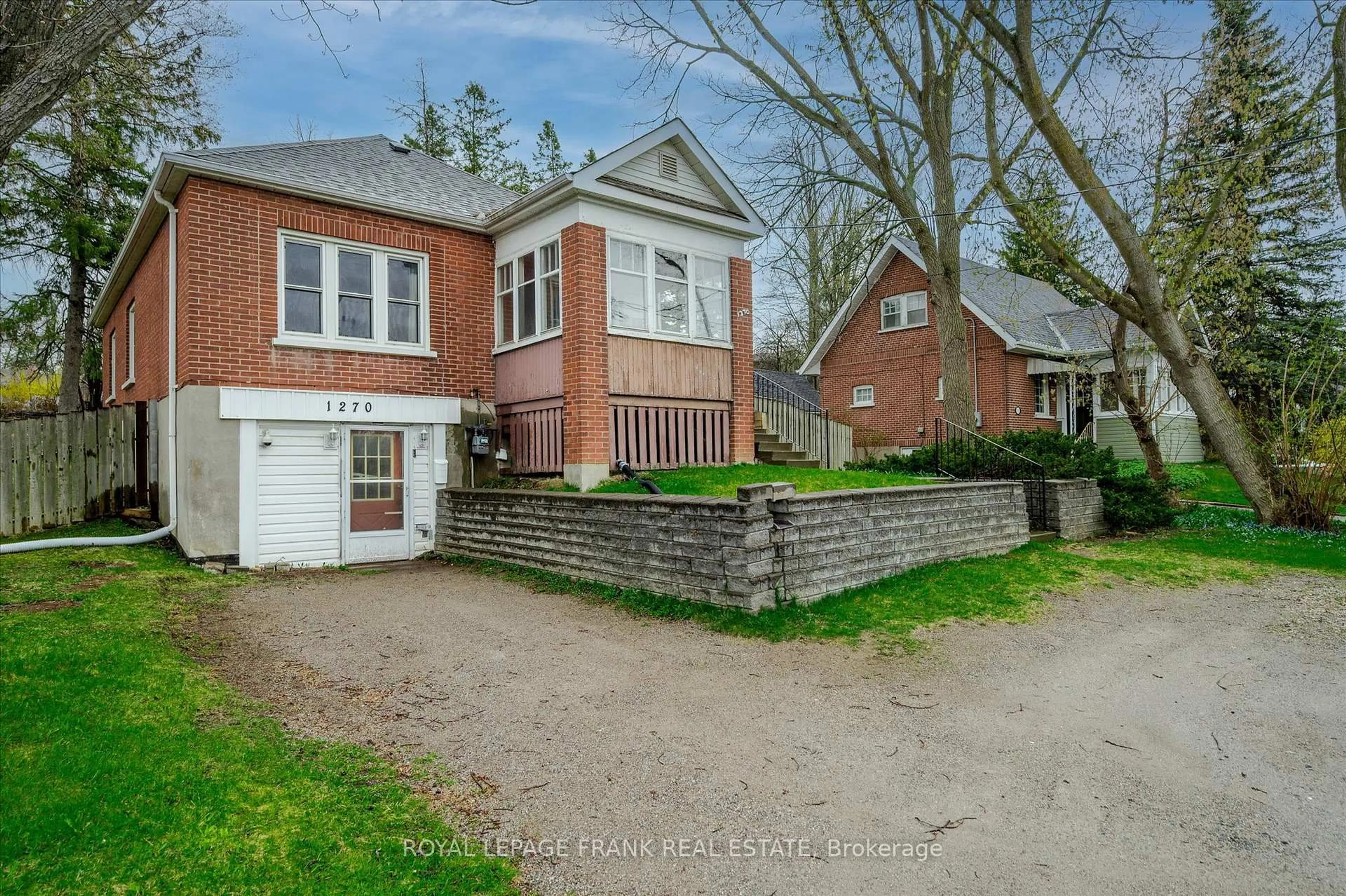 A pic from outside/outdoor area/front of a property/back of a property/a pic from drone, street for 1270 Clonsilla Ave, Peterborough Ontario K9J 5Z2