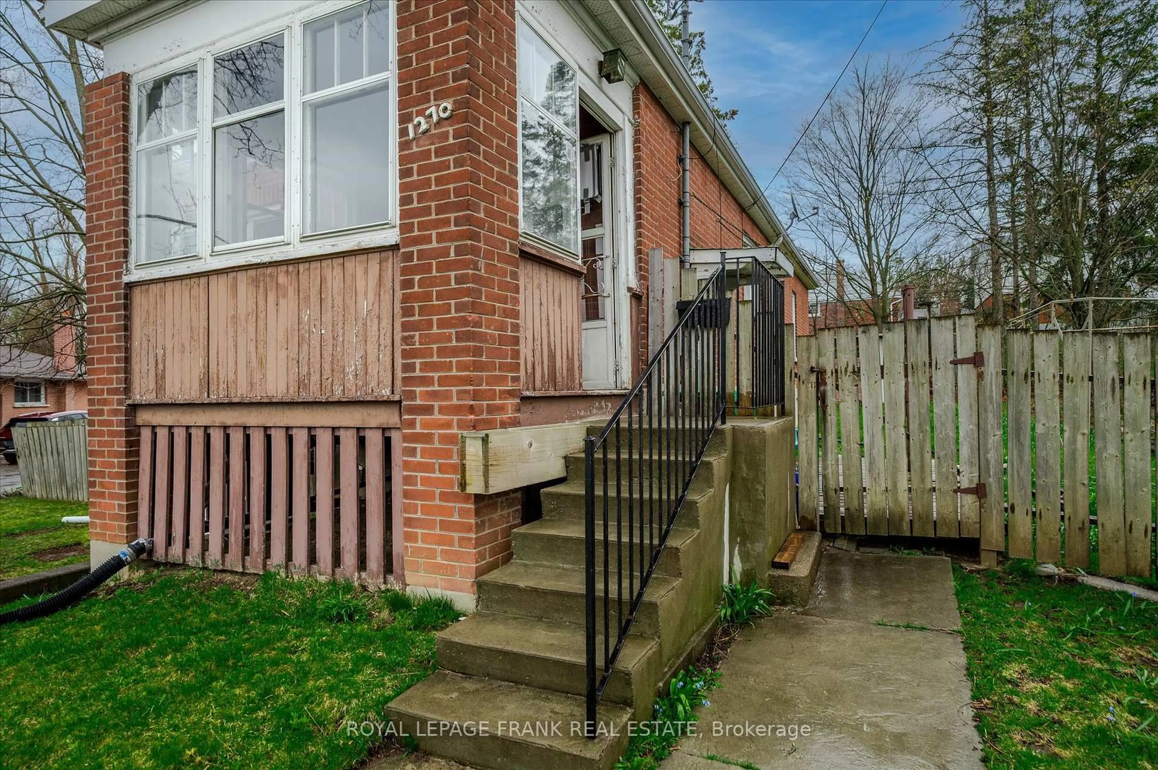 Unknown for 1270 Clonsilla Ave, Peterborough Ontario K9J 5Z2