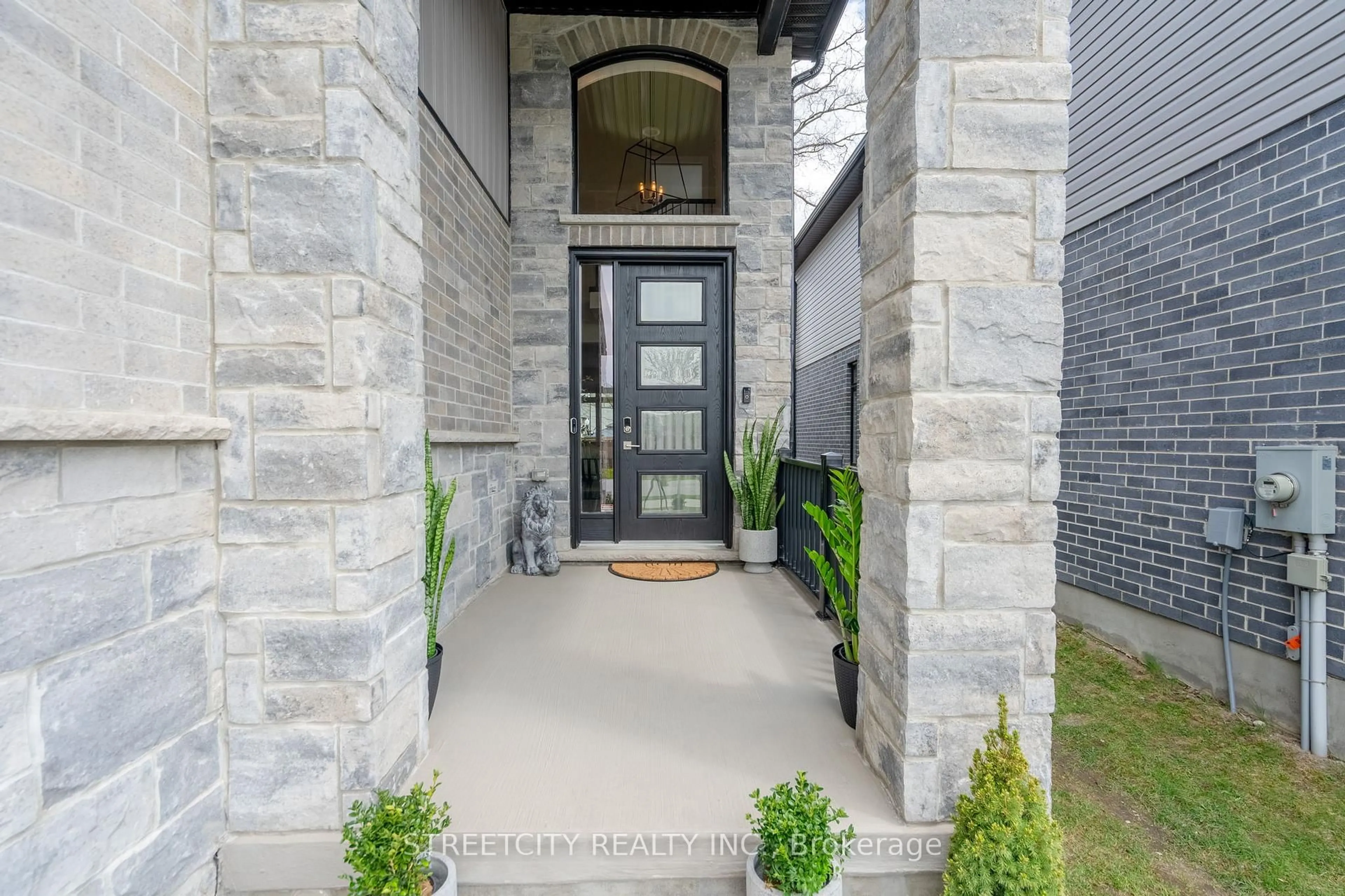 Indoor entryway for 2026 Gough Ave, London North Ontario N5X 0K4