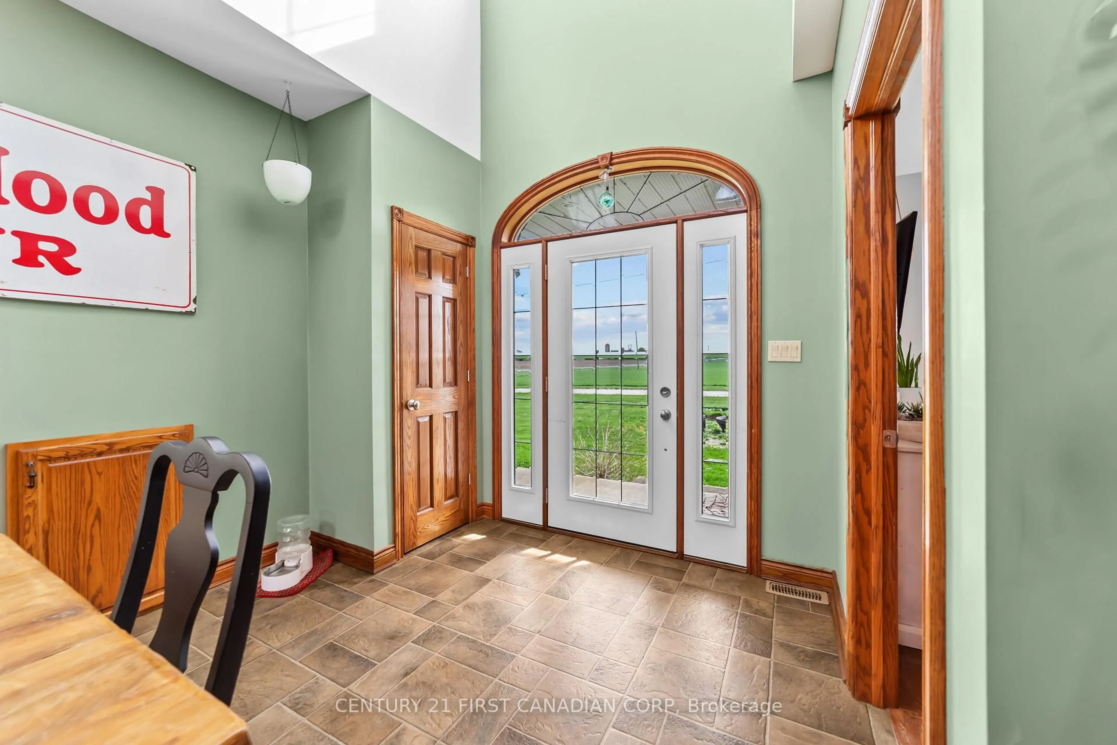 Indoor entryway for 5291 Mount Carmel Dr, North Middlesex Ontario N0M 2J0