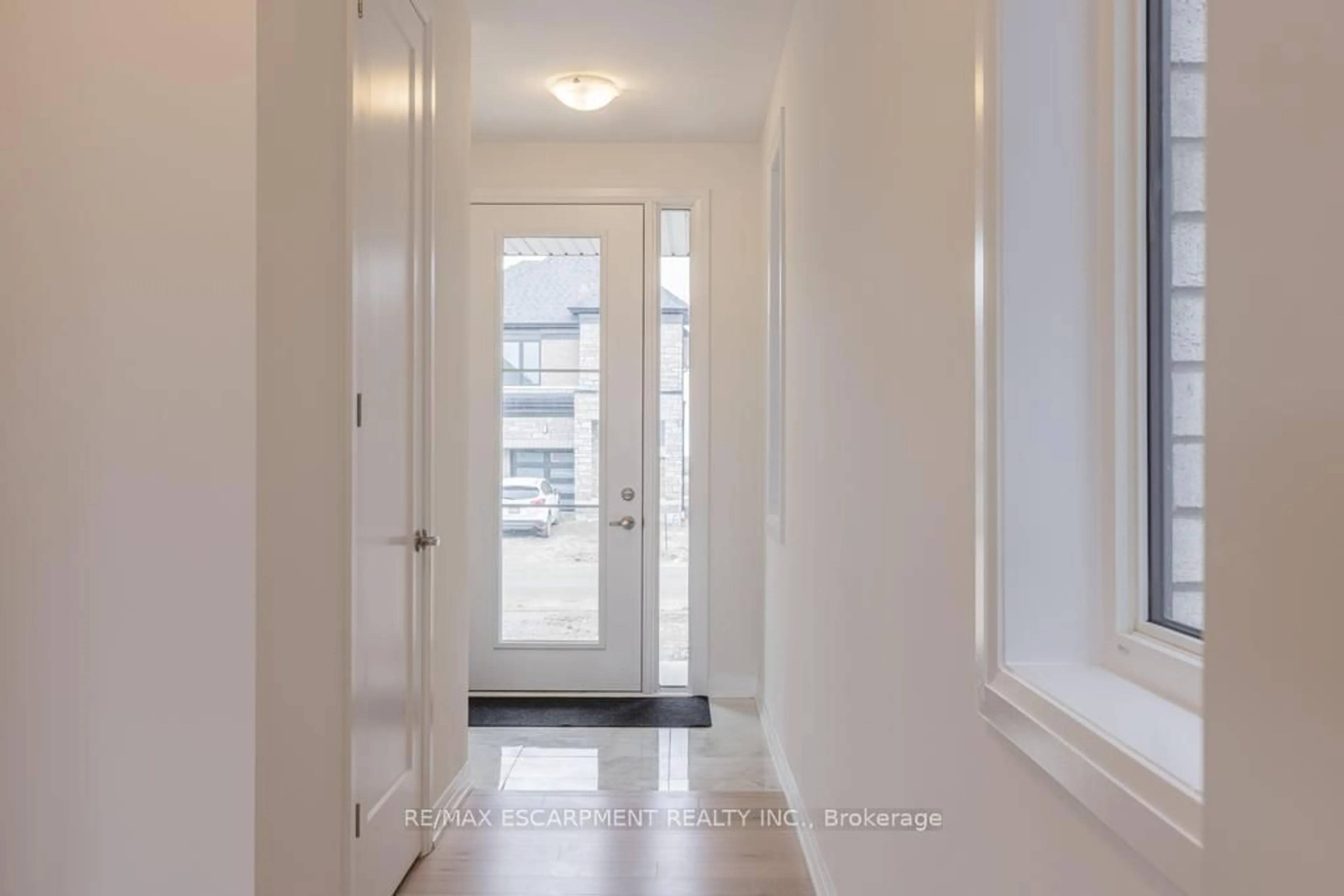 Indoor entryway for 19 Blain Dr, Hamilton Ontario L0R 1C0