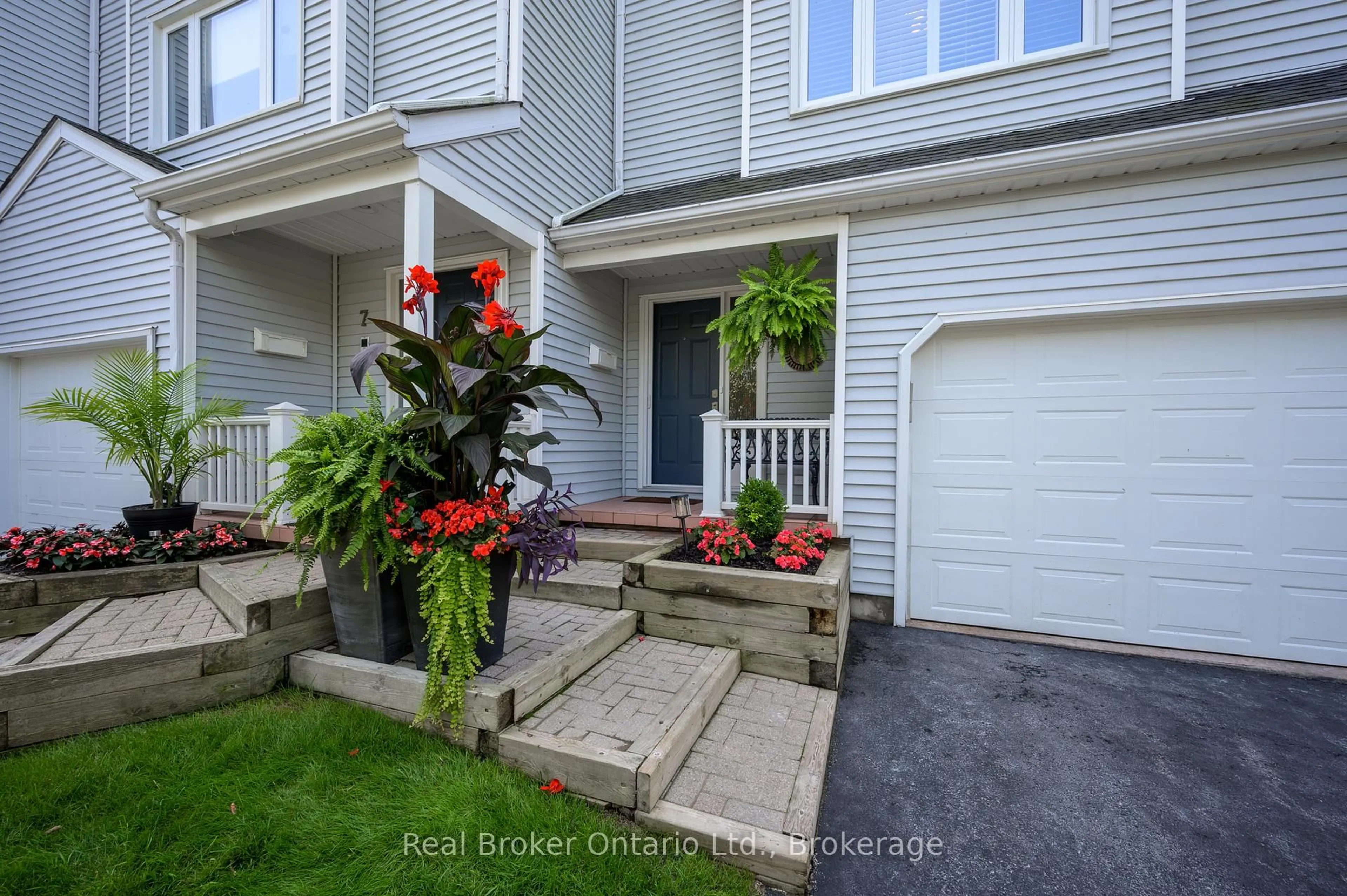 Unknown for 177 Main St #8, Grimsby Ontario L3M 1S1
