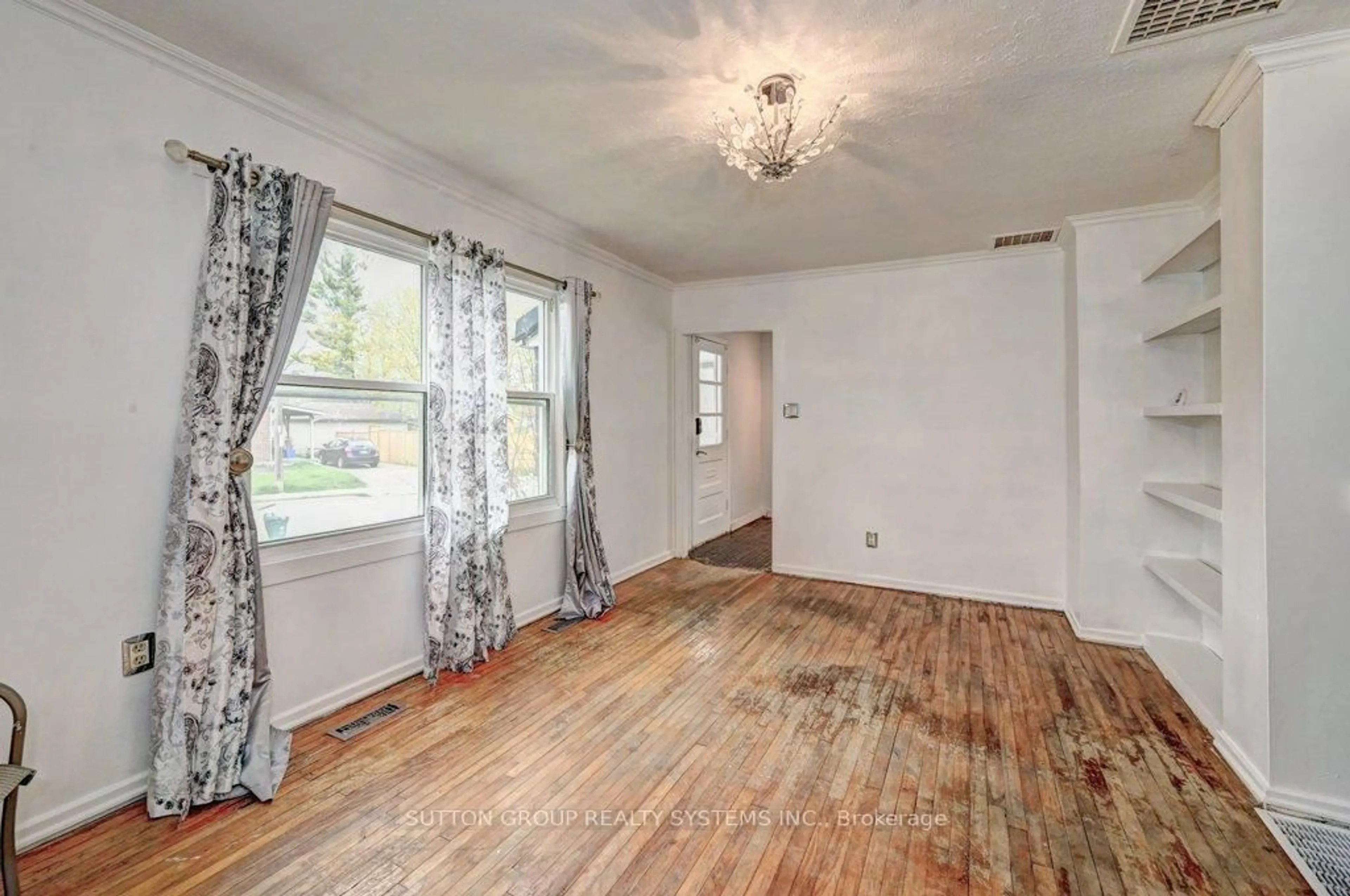 A pic of a room for 135 Glen Rd, Kitchener Ontario N2M 3G1