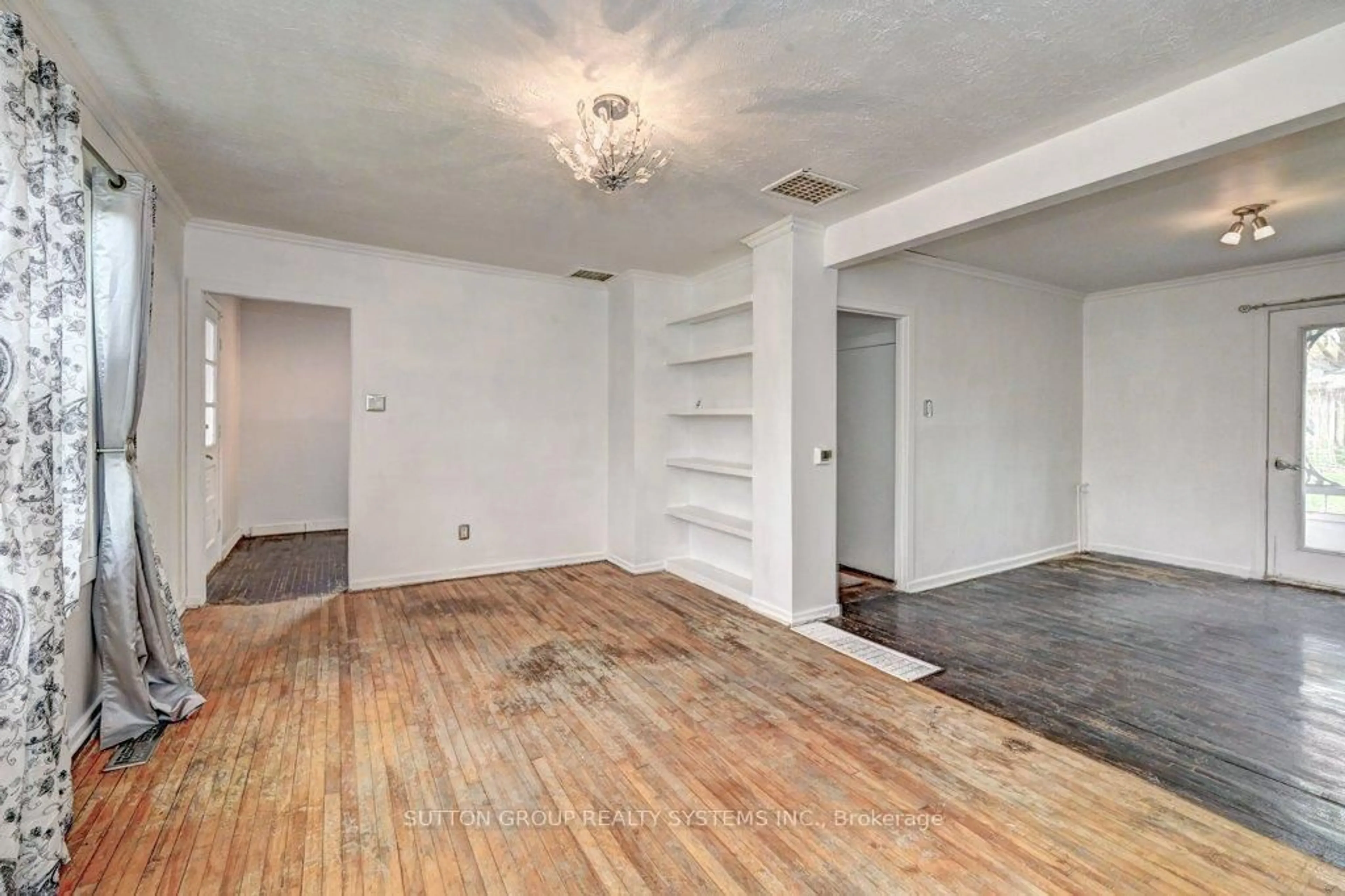 A pic of a room for 135 Glen Rd, Kitchener Ontario N2M 3G1