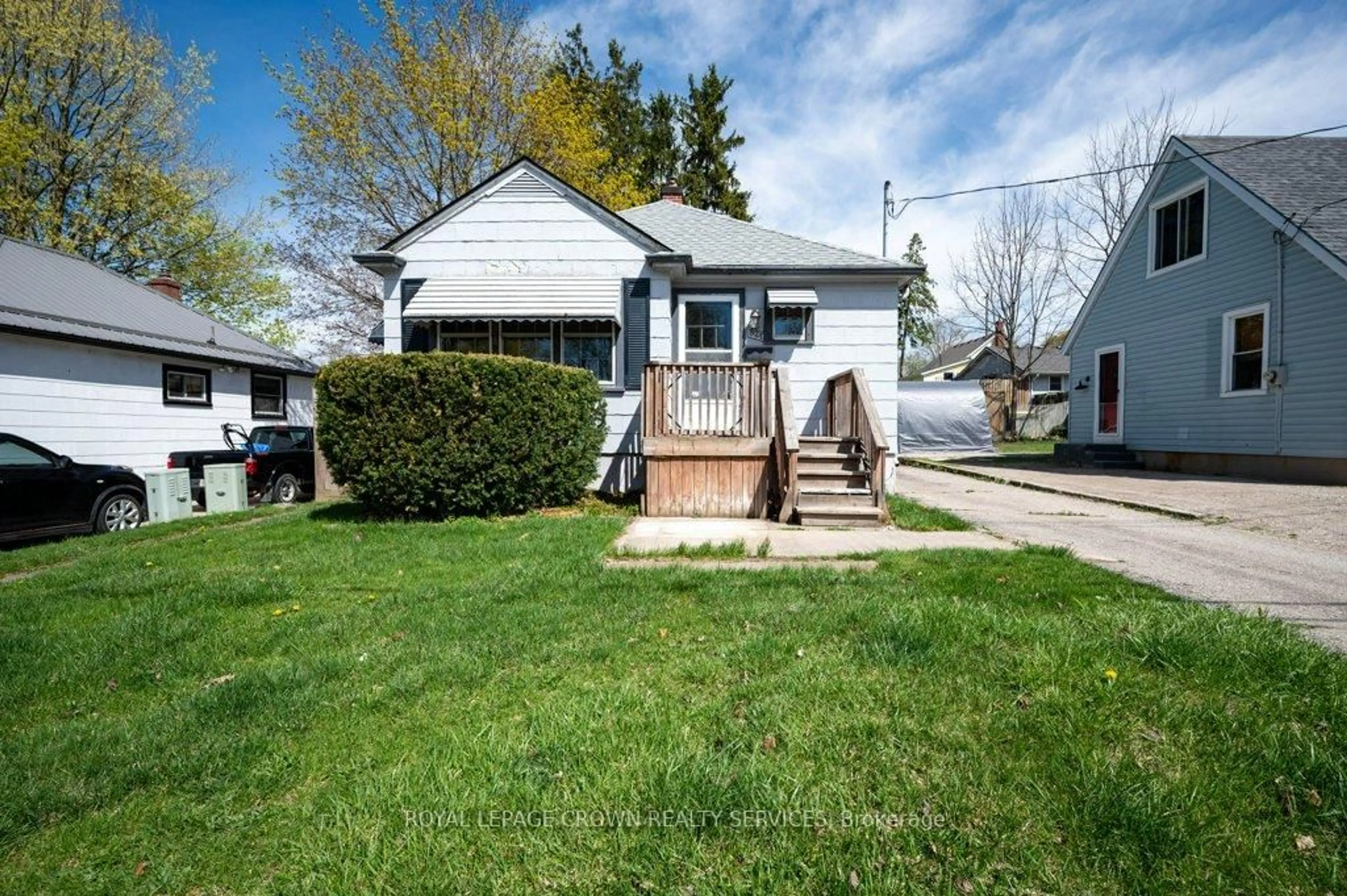 Unknown for 821 James St, Woodstock Ontario N4S 1R9