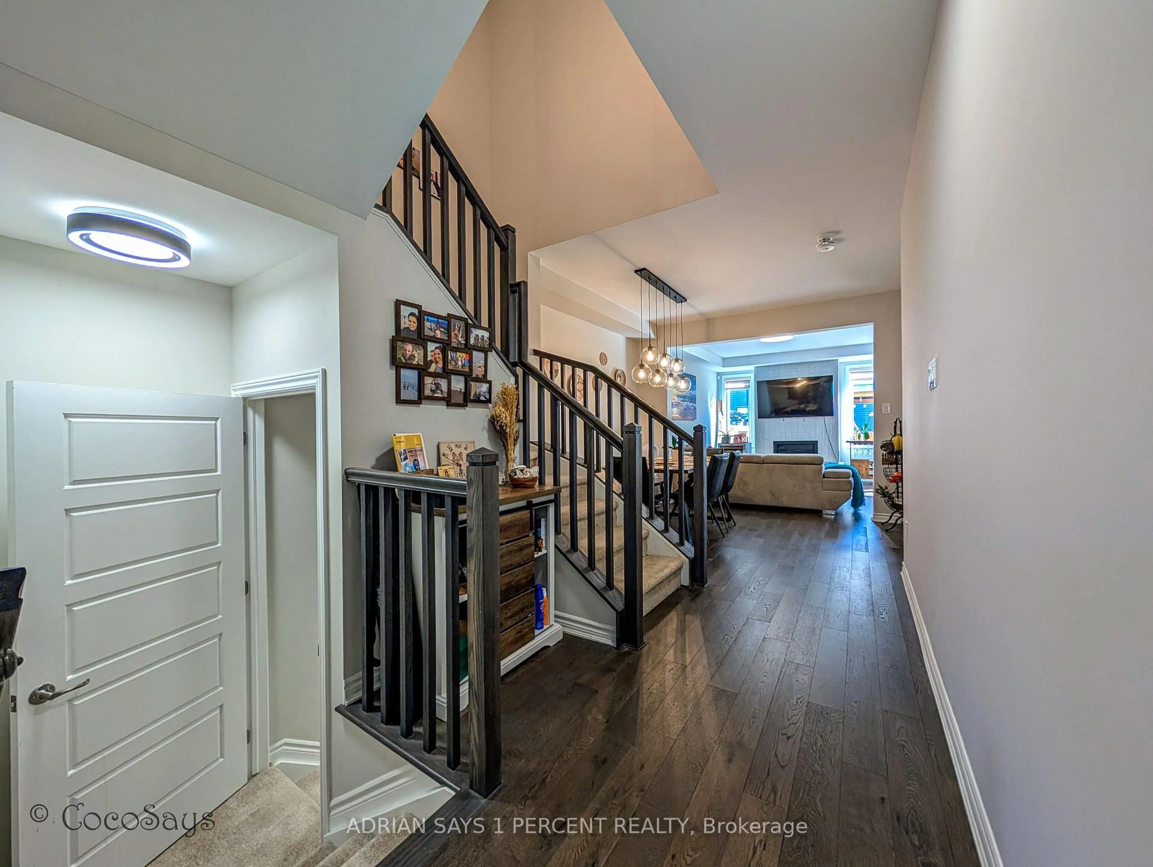 Indoor entryway for 46 BERMONDSEY Way, Ottawa Ontario K2S 2Y7