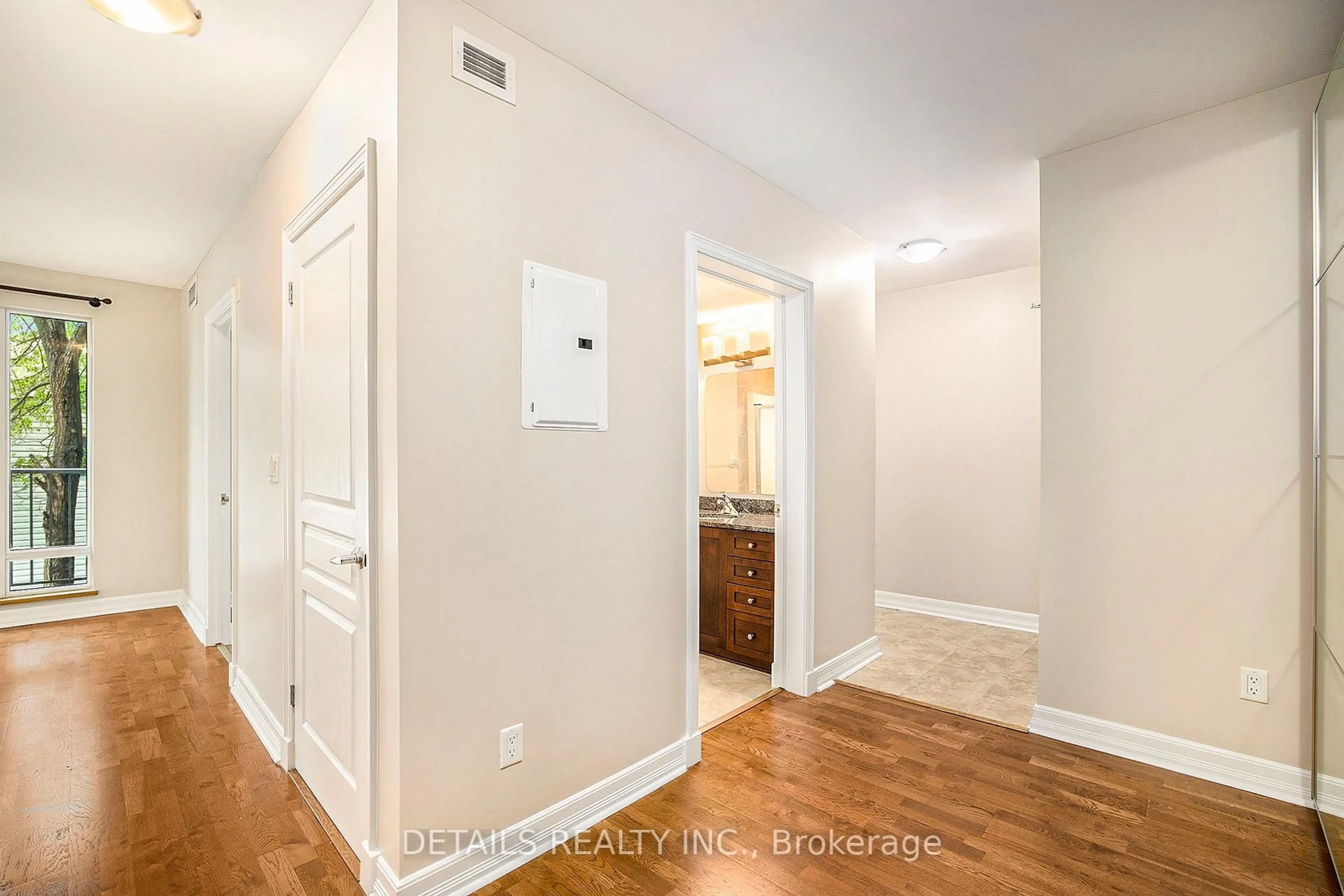 Indoor entryway for 200 Besserer St #Unit #204, Ottawa Ontario K1N 0A7