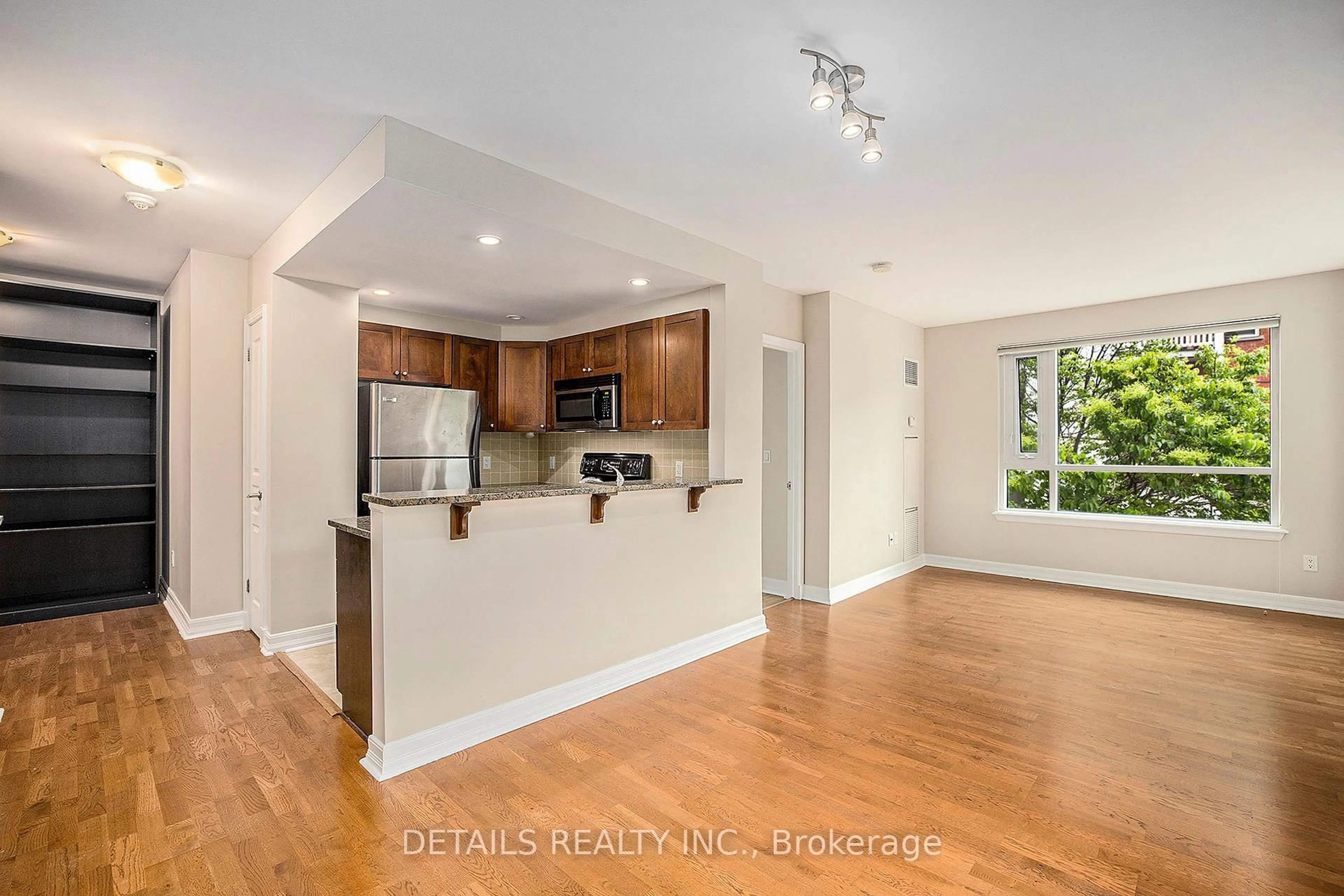 Open concept kitchen, wood/laminate floor for 200 Besserer St #Unit #204, Ottawa Ontario K1N 0A7