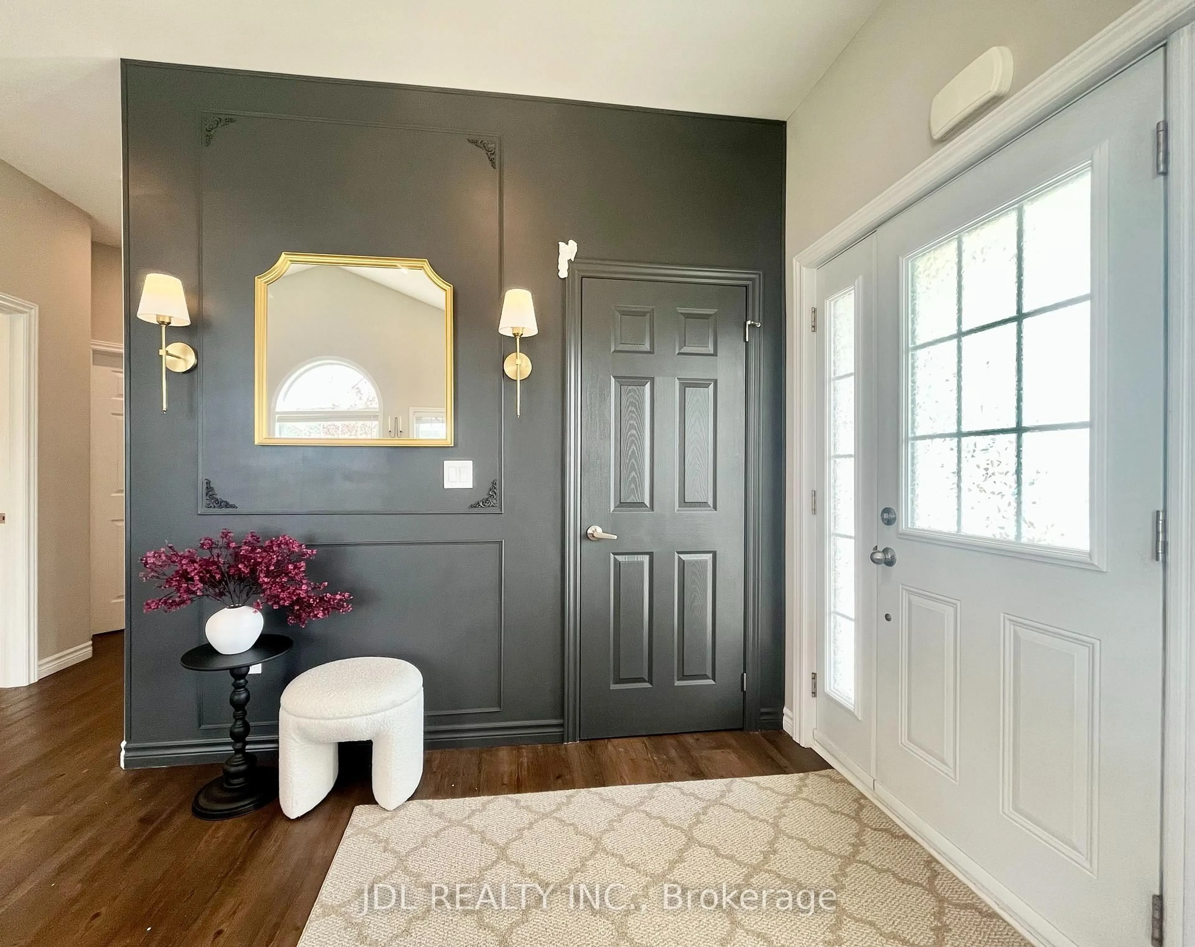 Indoor entryway for 300 Croft St #1002, Port Hope Ontario L1A 0E1