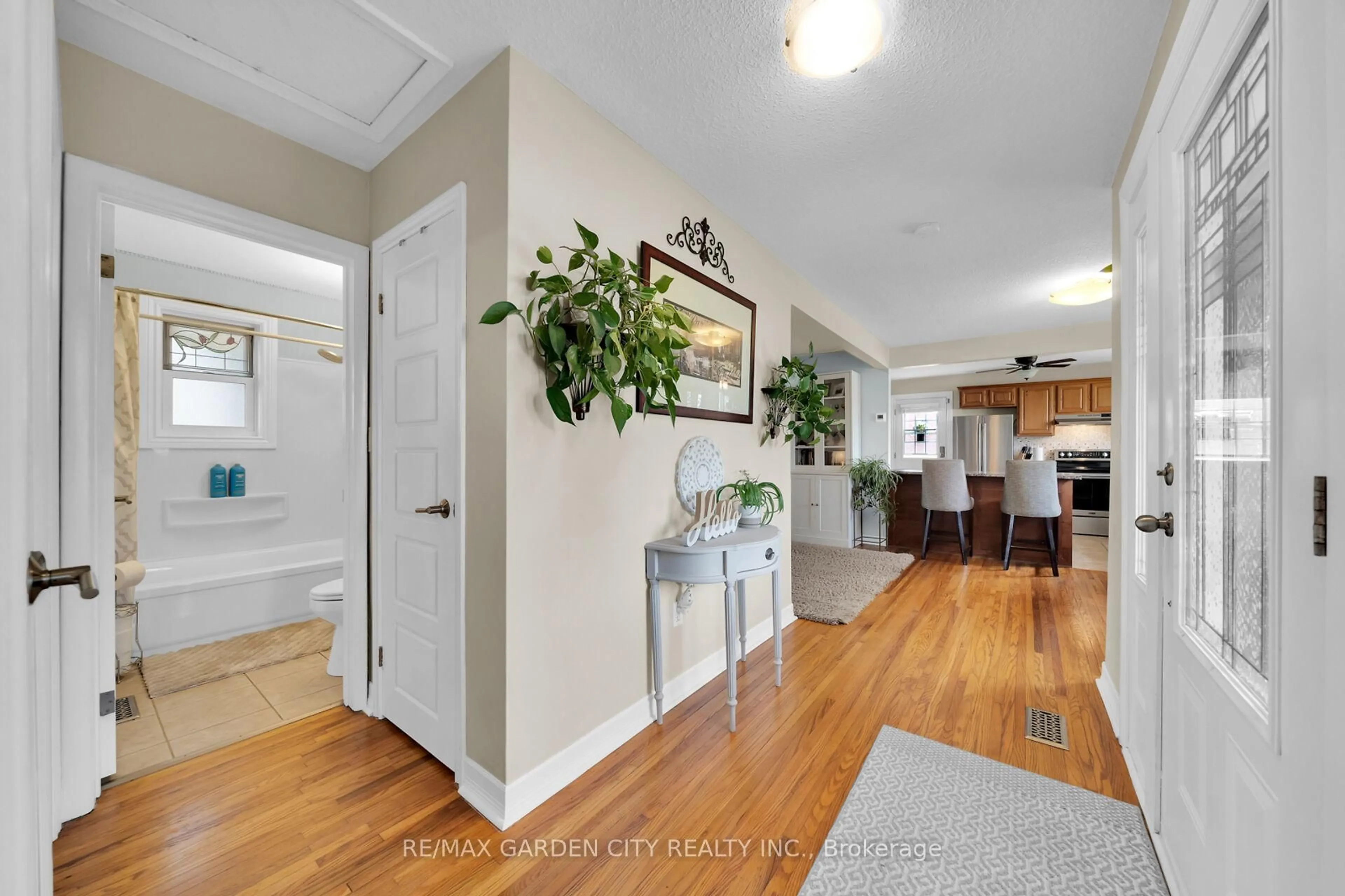 Indoor entryway for 4165 WILLIAM St, Lincoln Ontario L3J 0K7