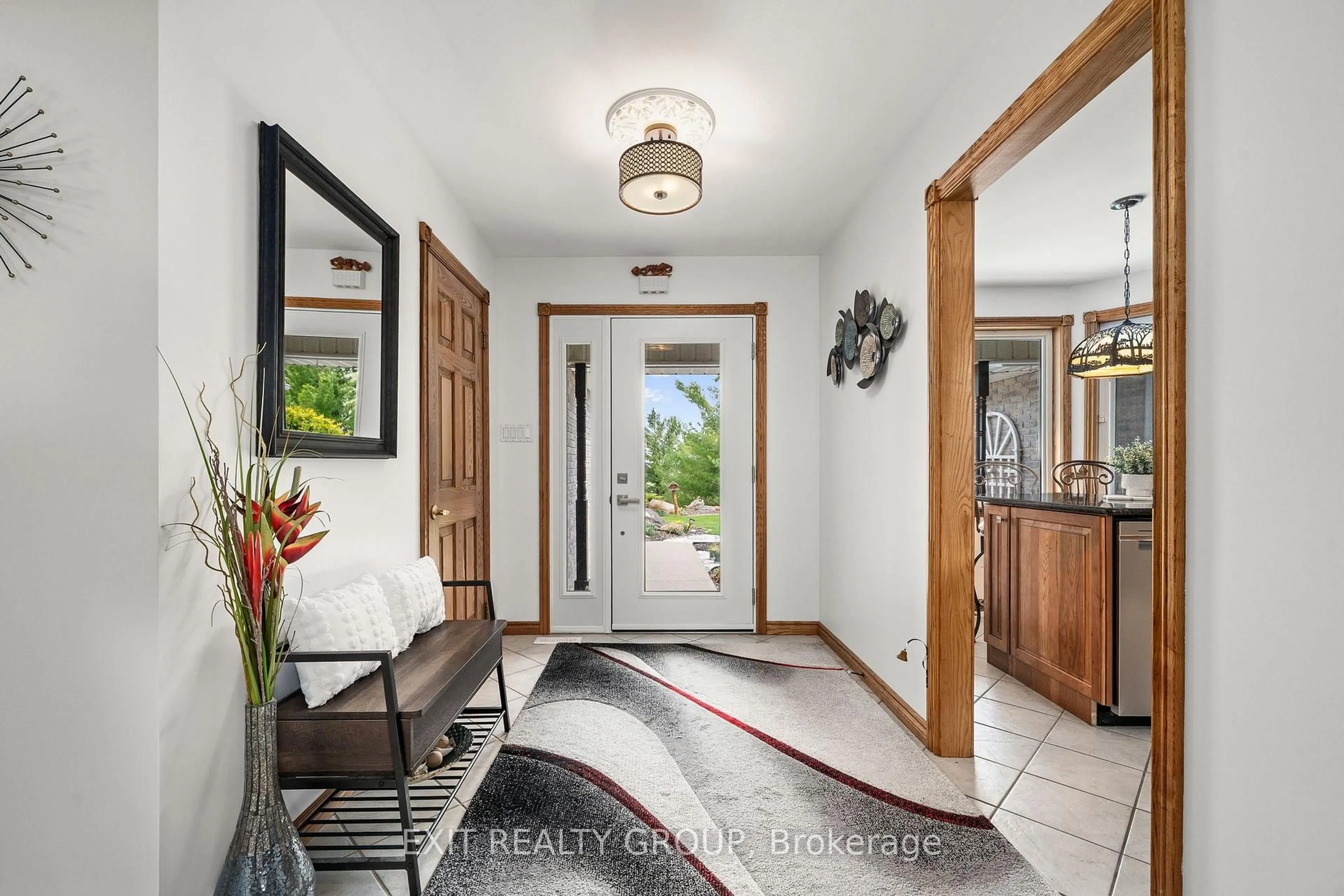 Indoor entryway for 39 Woods Rd, Madoc Ontario K0K 2K0