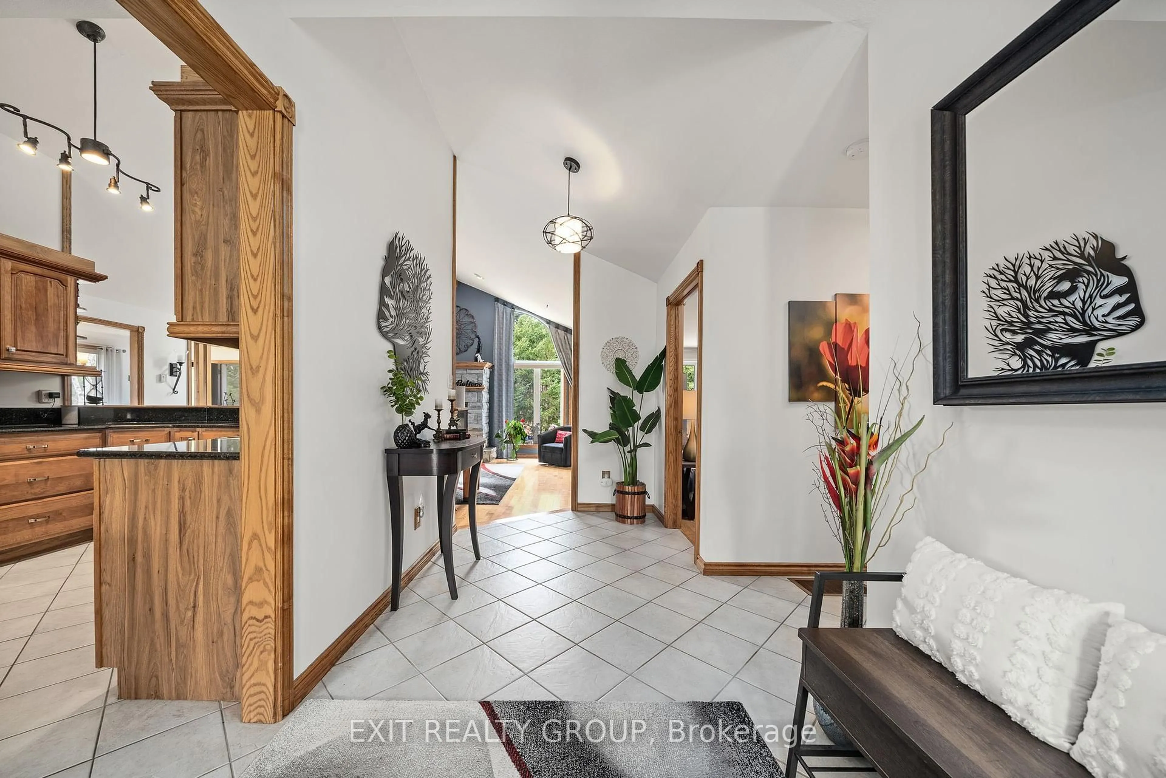 Indoor entryway for 39 Woods Rd, Madoc Ontario K0K 2K0