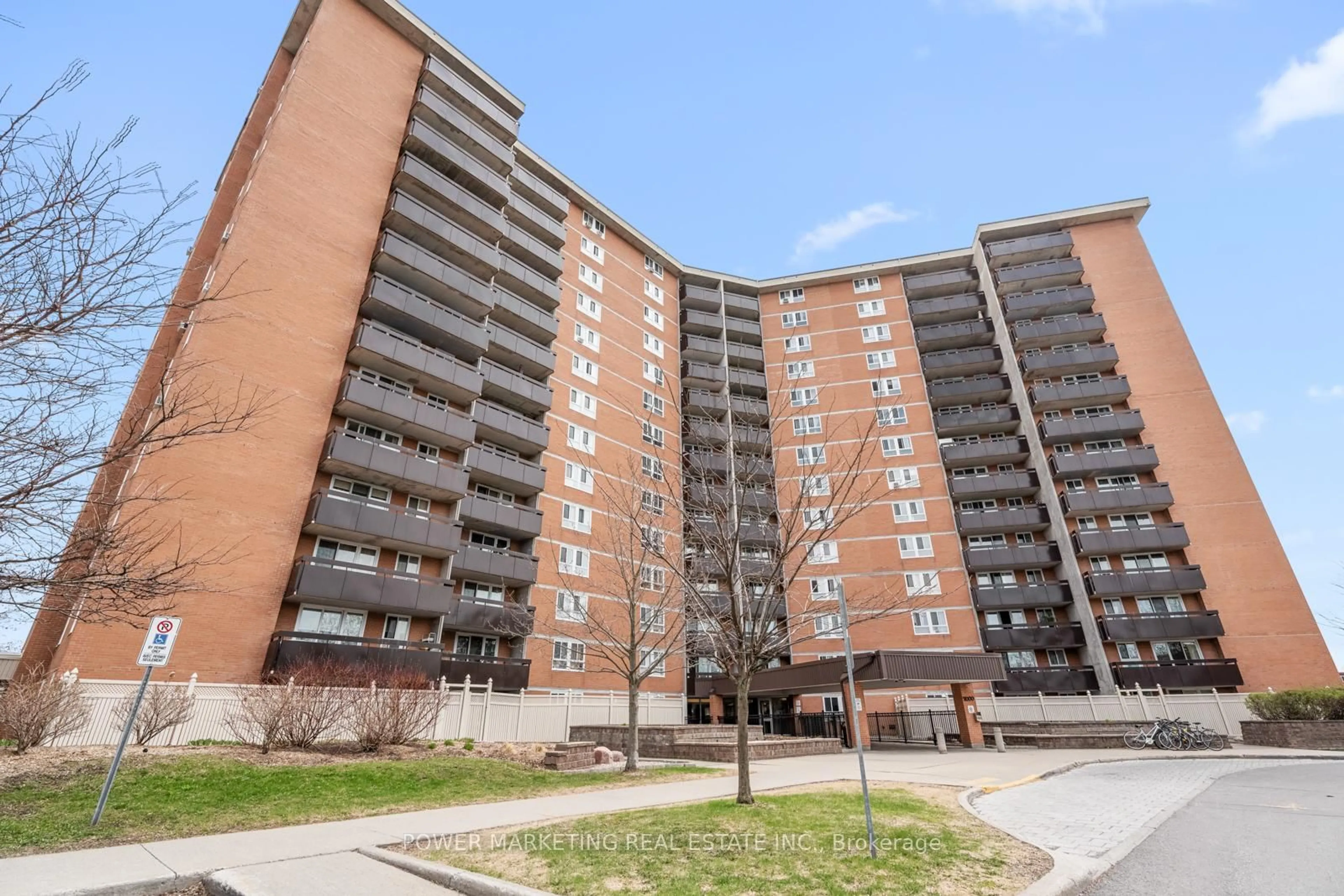 Patio, street for 2000 Jasmine Cres #612, Ottawa Ontario K1J 8K4