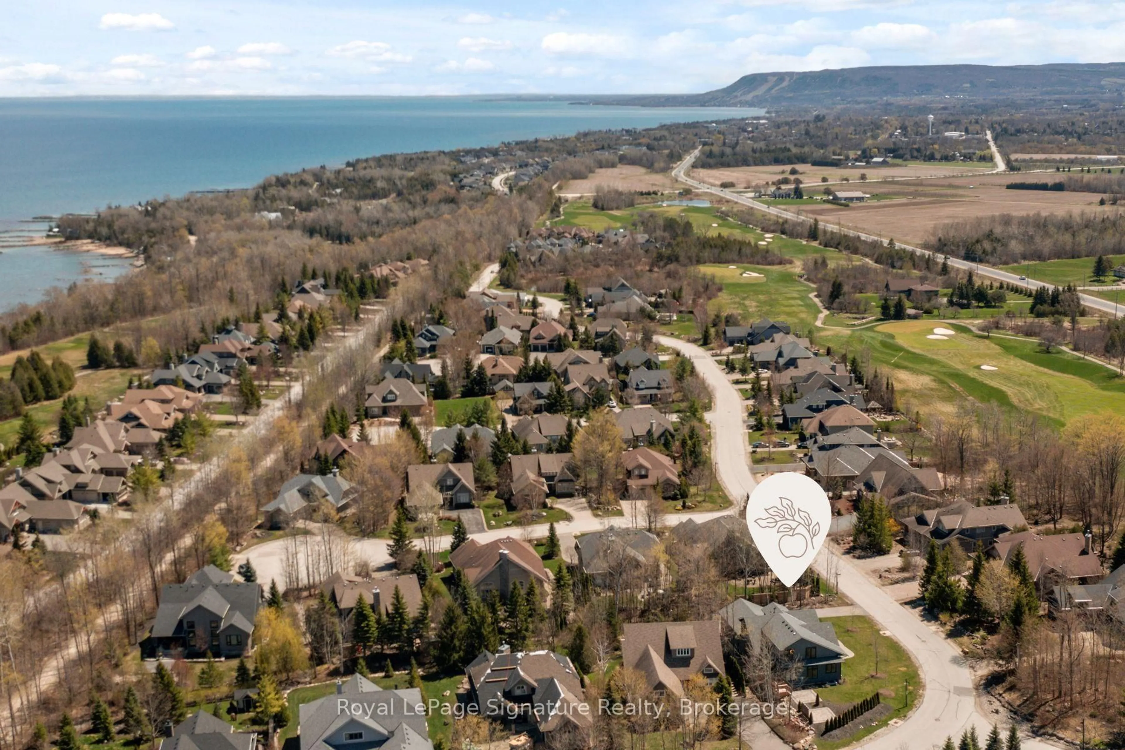 A pic from outside/outdoor area/front of a property/back of a property/a pic from drone, water/lake/river/ocean view for 115 Rankin's Cres, Blue Mountains Ontario N0H 2P0