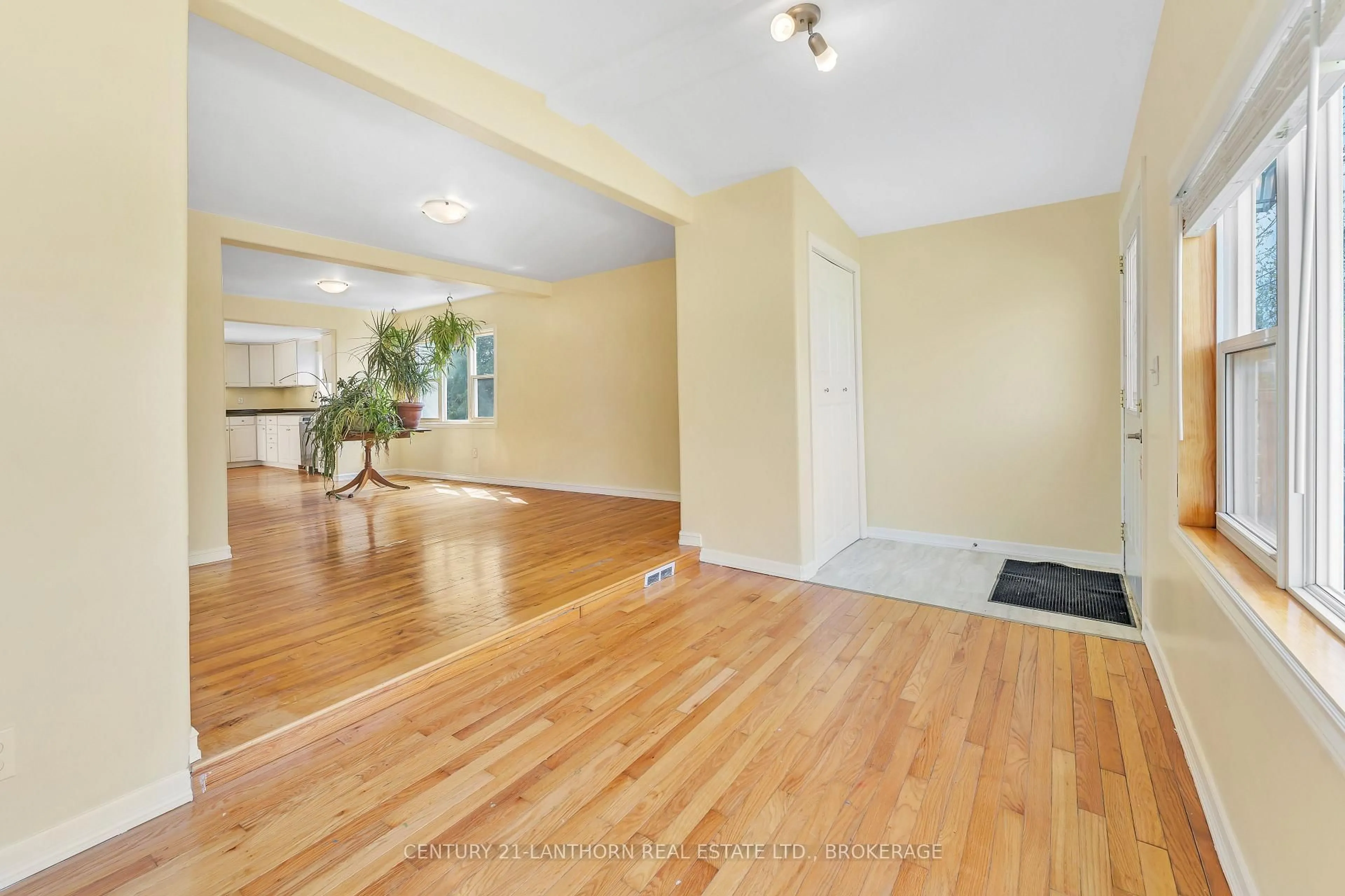 Unknown for 77 Portsmouth Ave, Kingston Ontario K7M 1V4