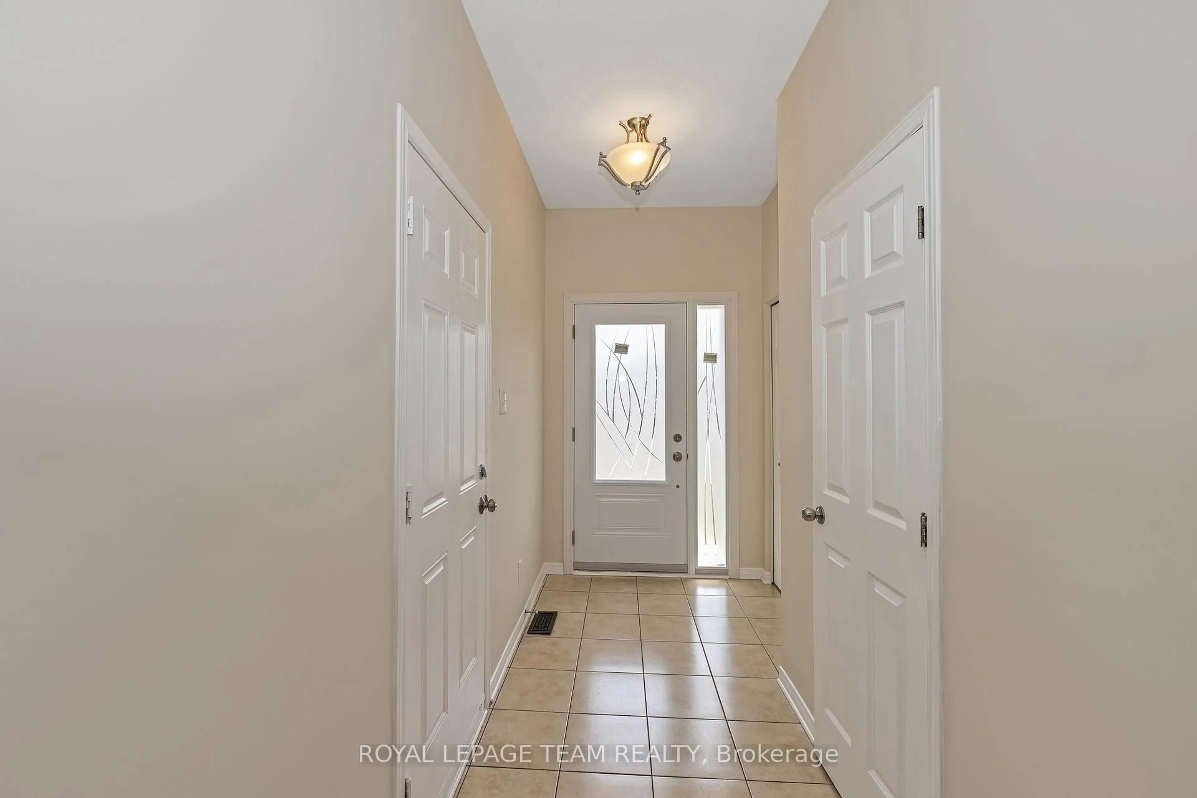 Indoor entryway for 314 Copperfield Cres, Ottawa Ontario K2J 0L2