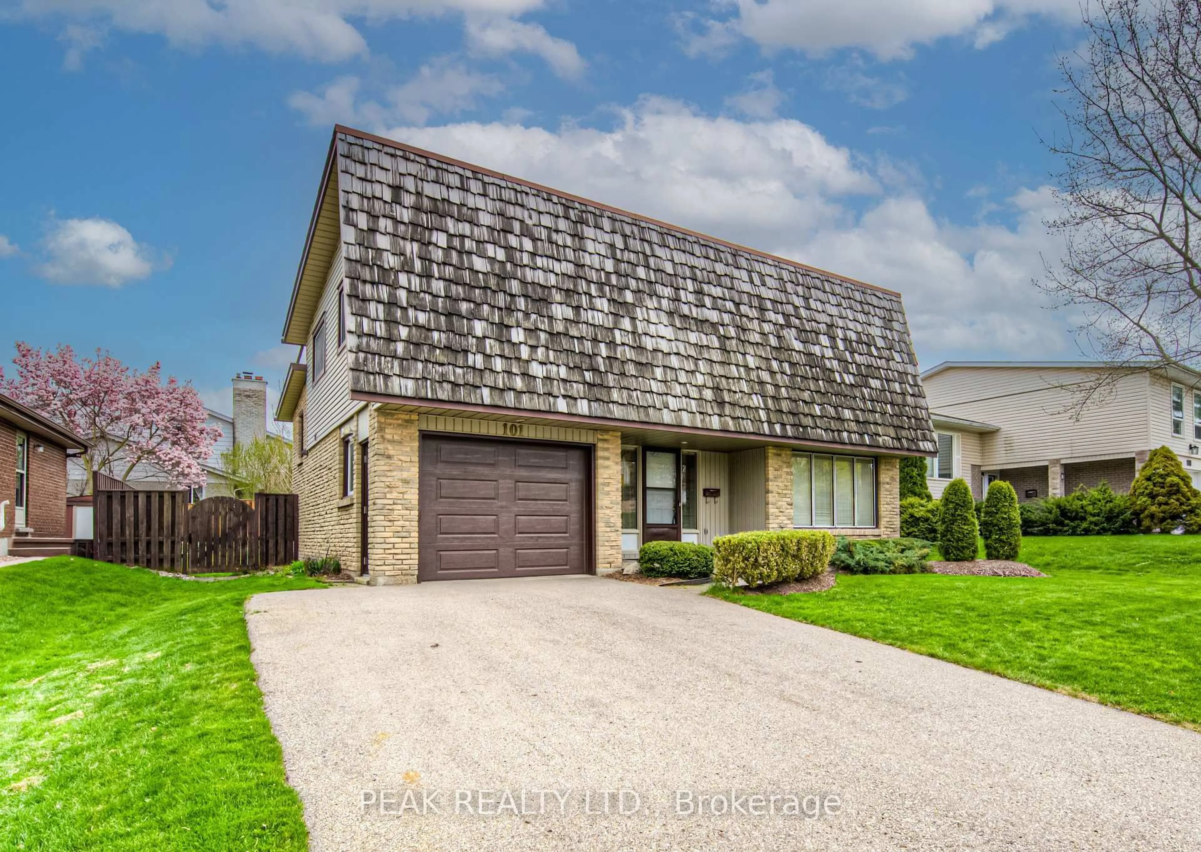Home with vinyl exterior material, street for 101 Blackwell Dr, Kitchener Ontario N2N 1S8