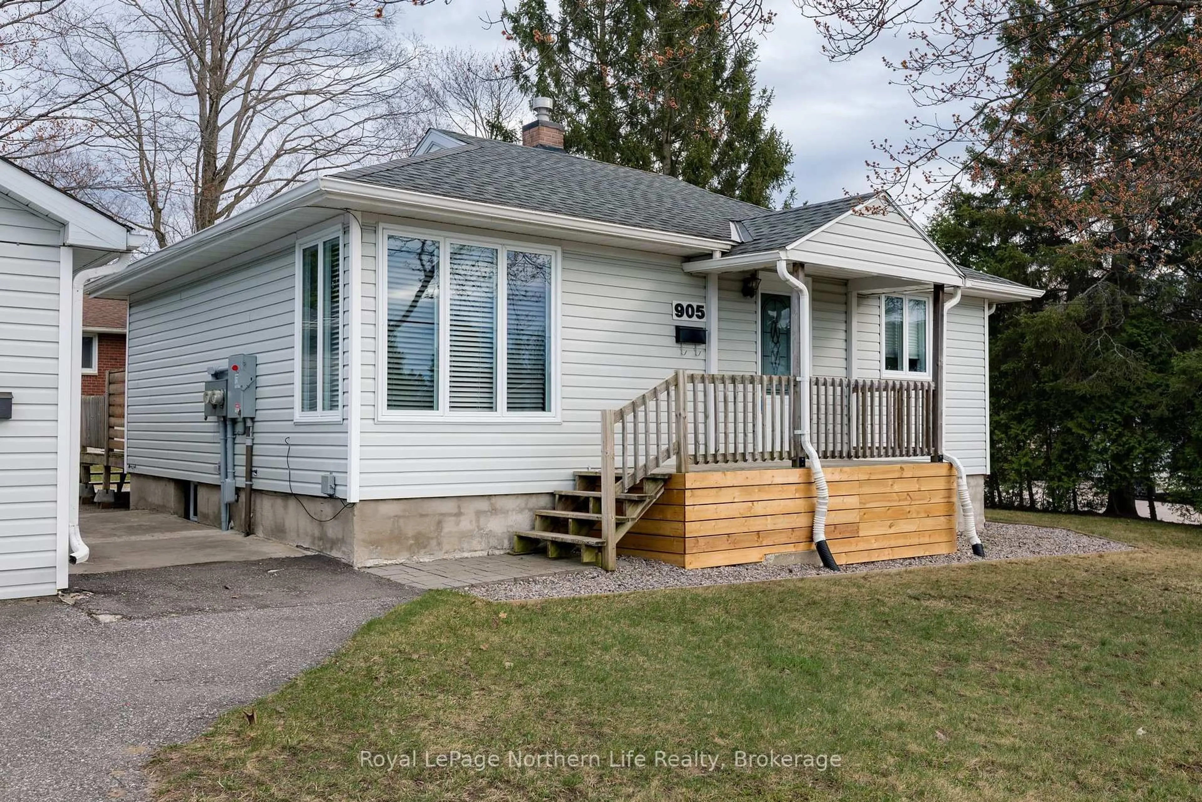 Home with vinyl exterior material, street for 905 Airport Rd, North Bay Ontario P1C 1A5