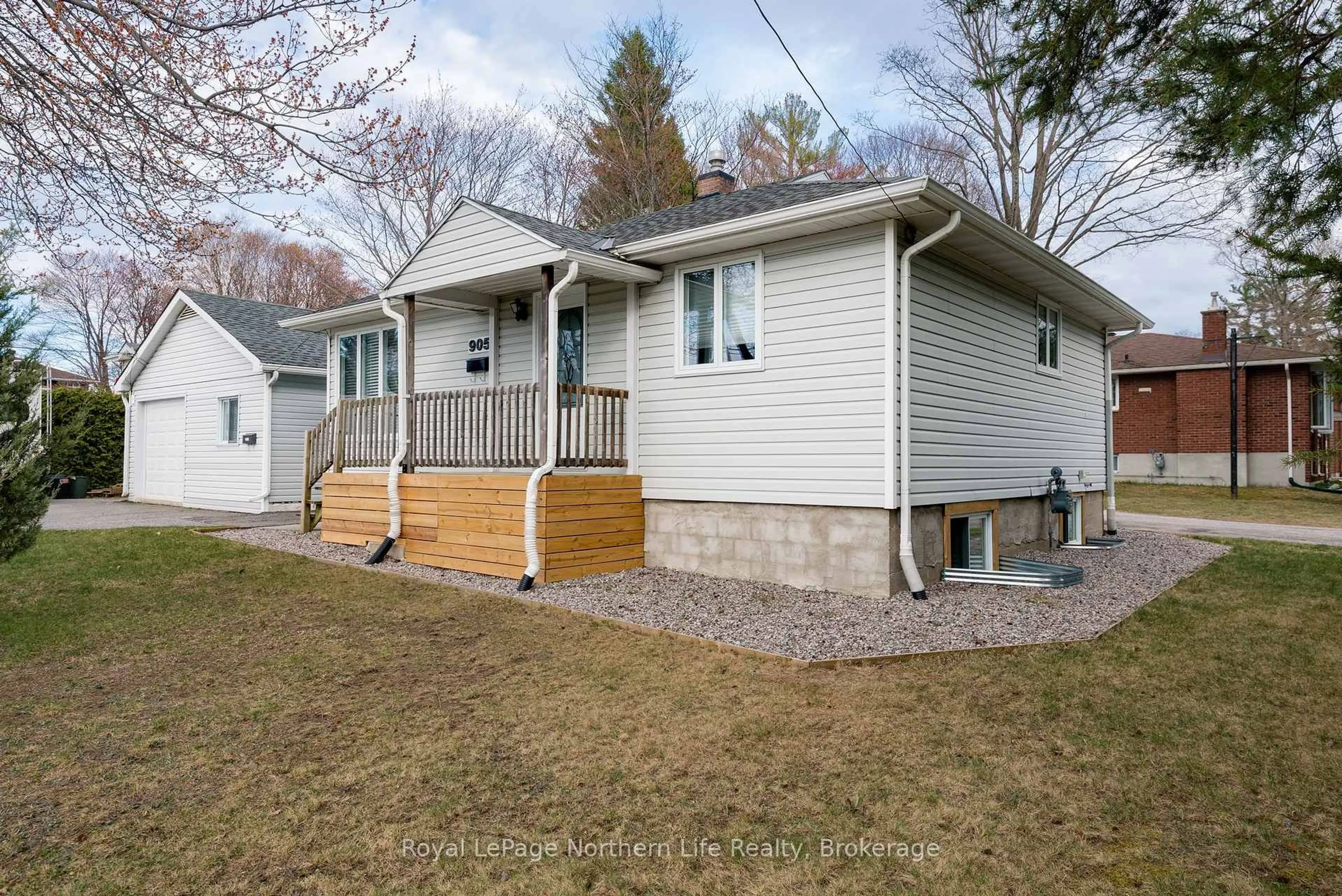 Home with vinyl exterior material, street for 905 Airport Rd, North Bay Ontario P1C 1A5