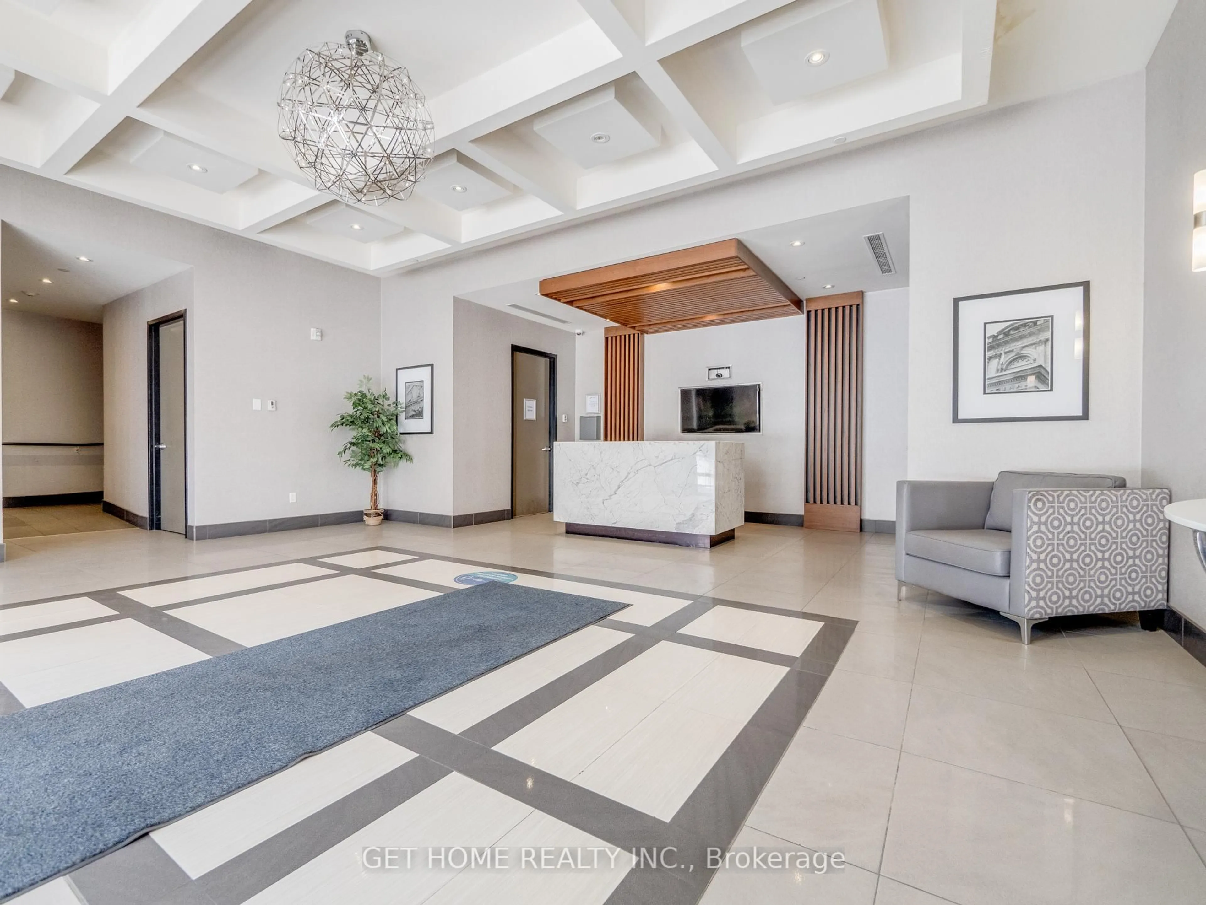 Indoor foyer for 150 Main St #309, Hamilton Ontario L8P 1H8