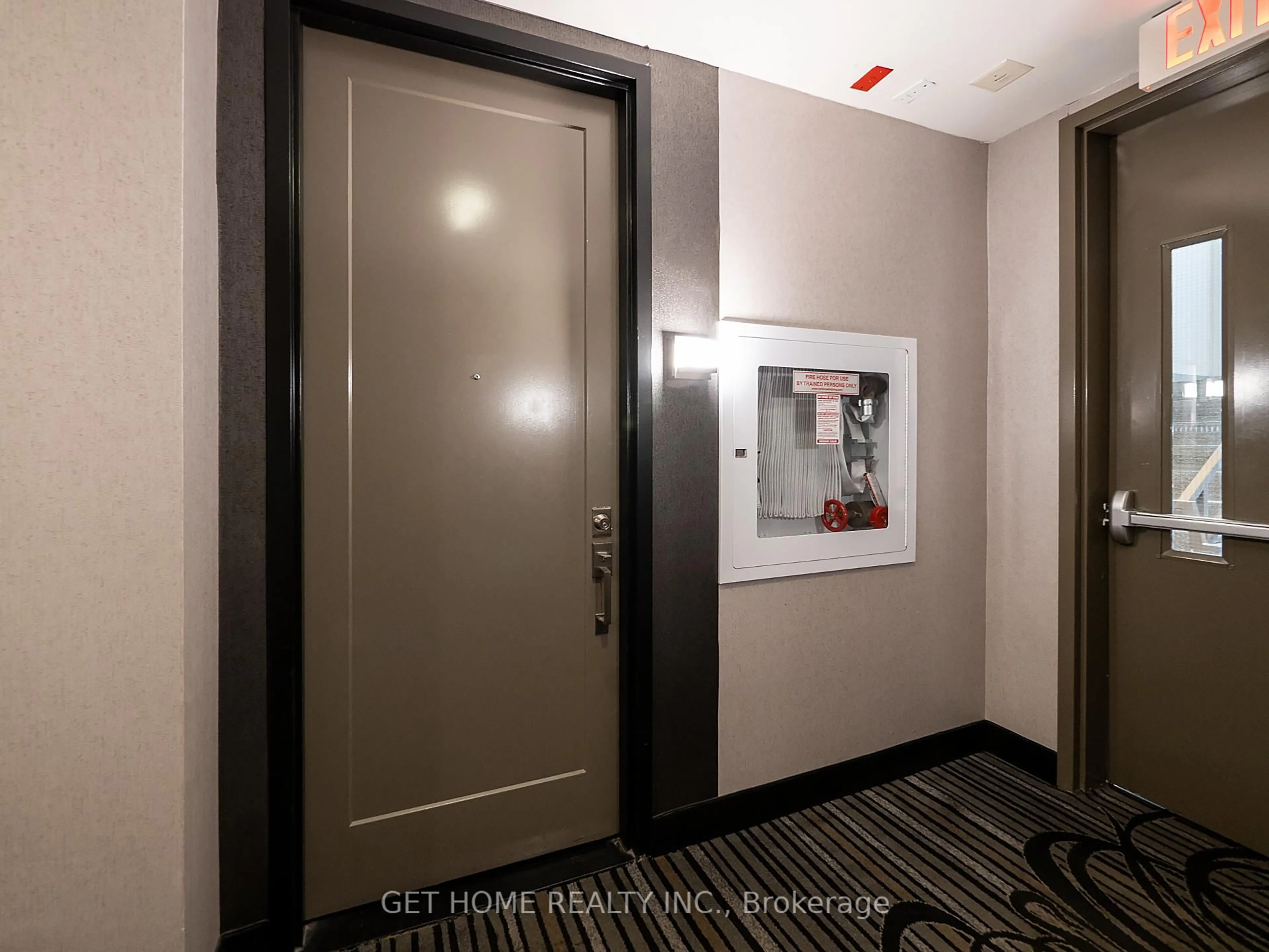 Indoor foyer for 150 Main St #309, Hamilton Ontario L8P 1H8
