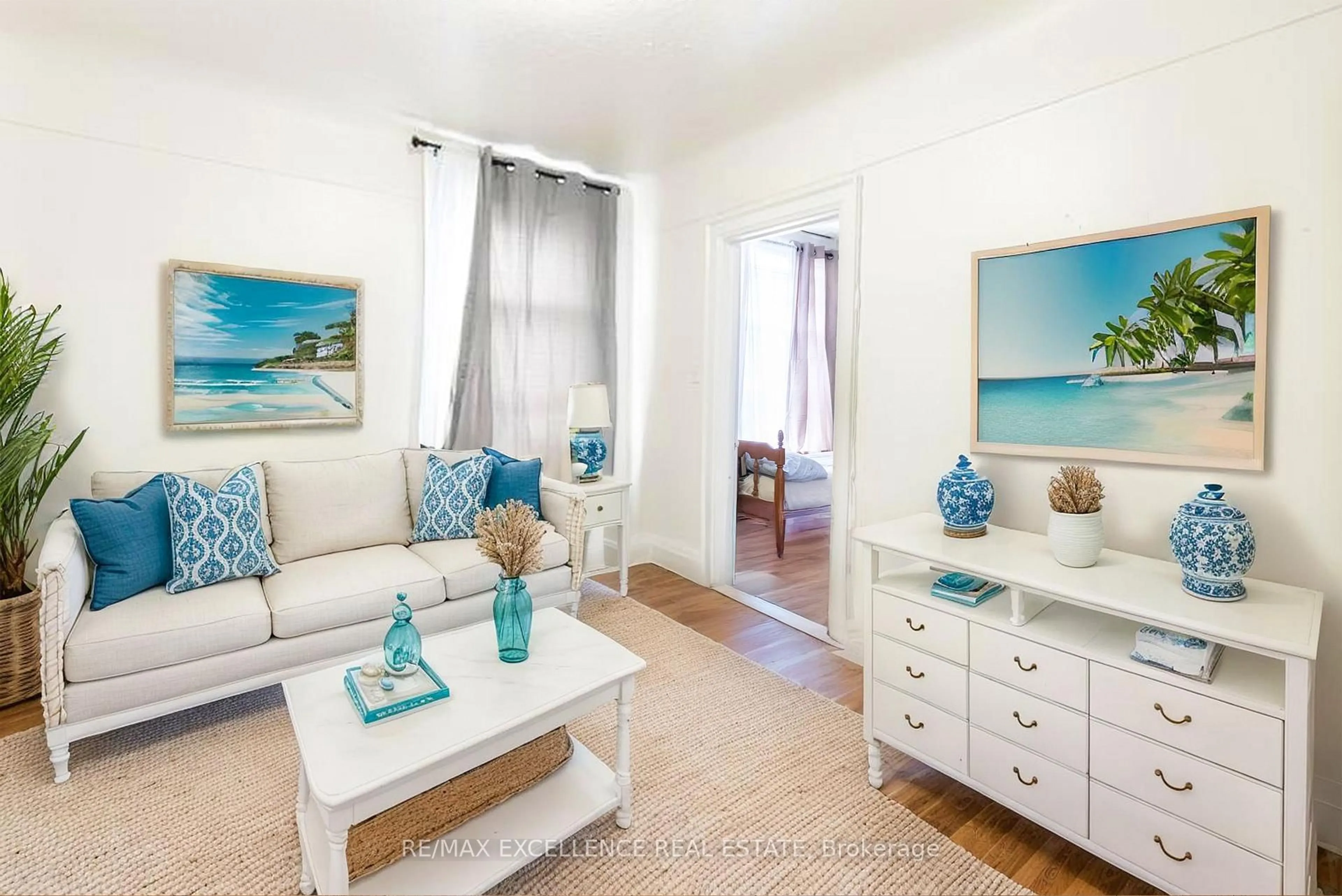Living room with furniture, unknown for 4 Rosemont Ave, Hamilton Ontario L8L 6M4