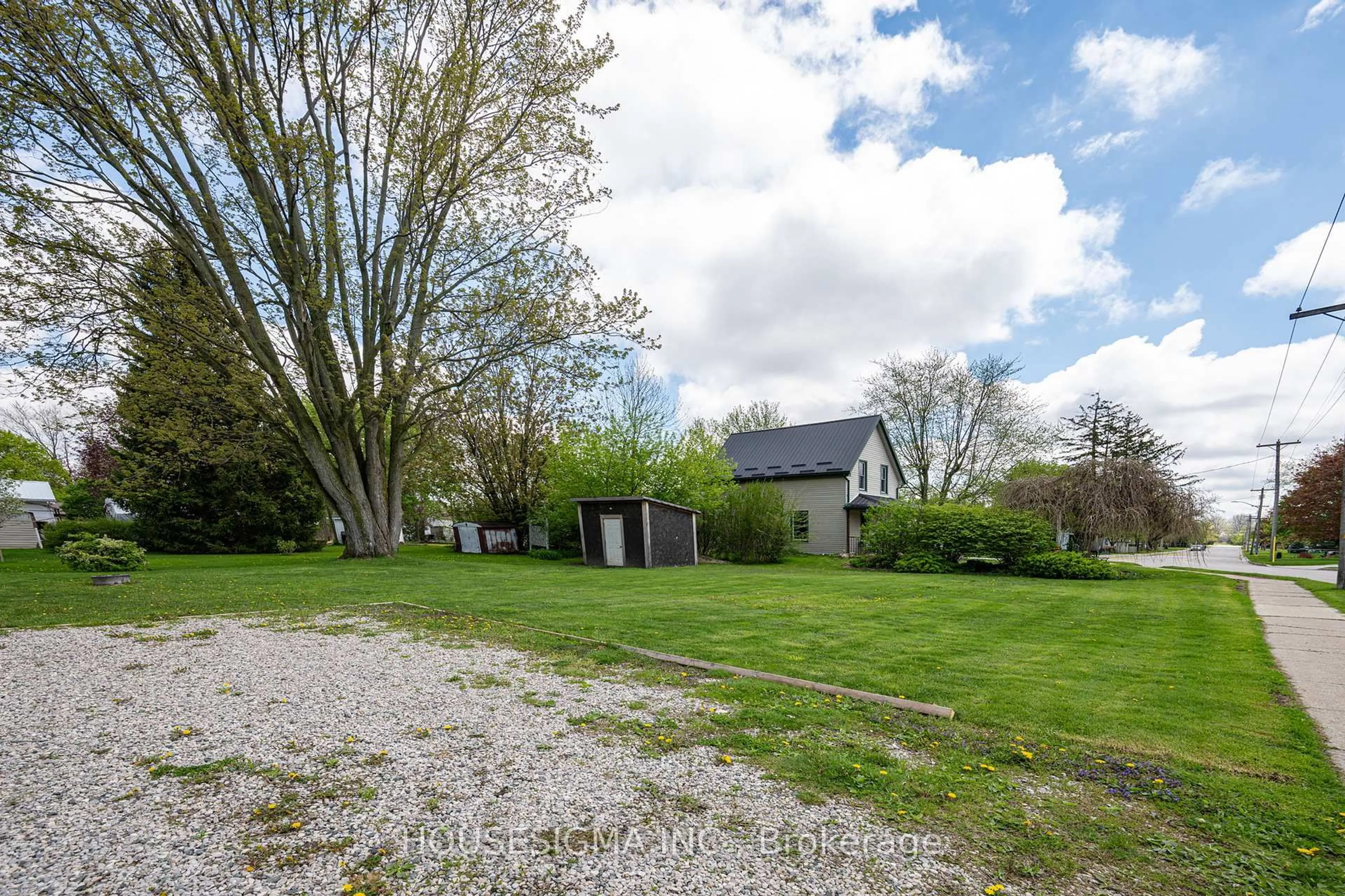 A pic from outside/outdoor area/front of a property/back of a property/a pic from drone, unknown for 3653 Concession Dr, Southwest Middlesex Ontario N0L 1M0
