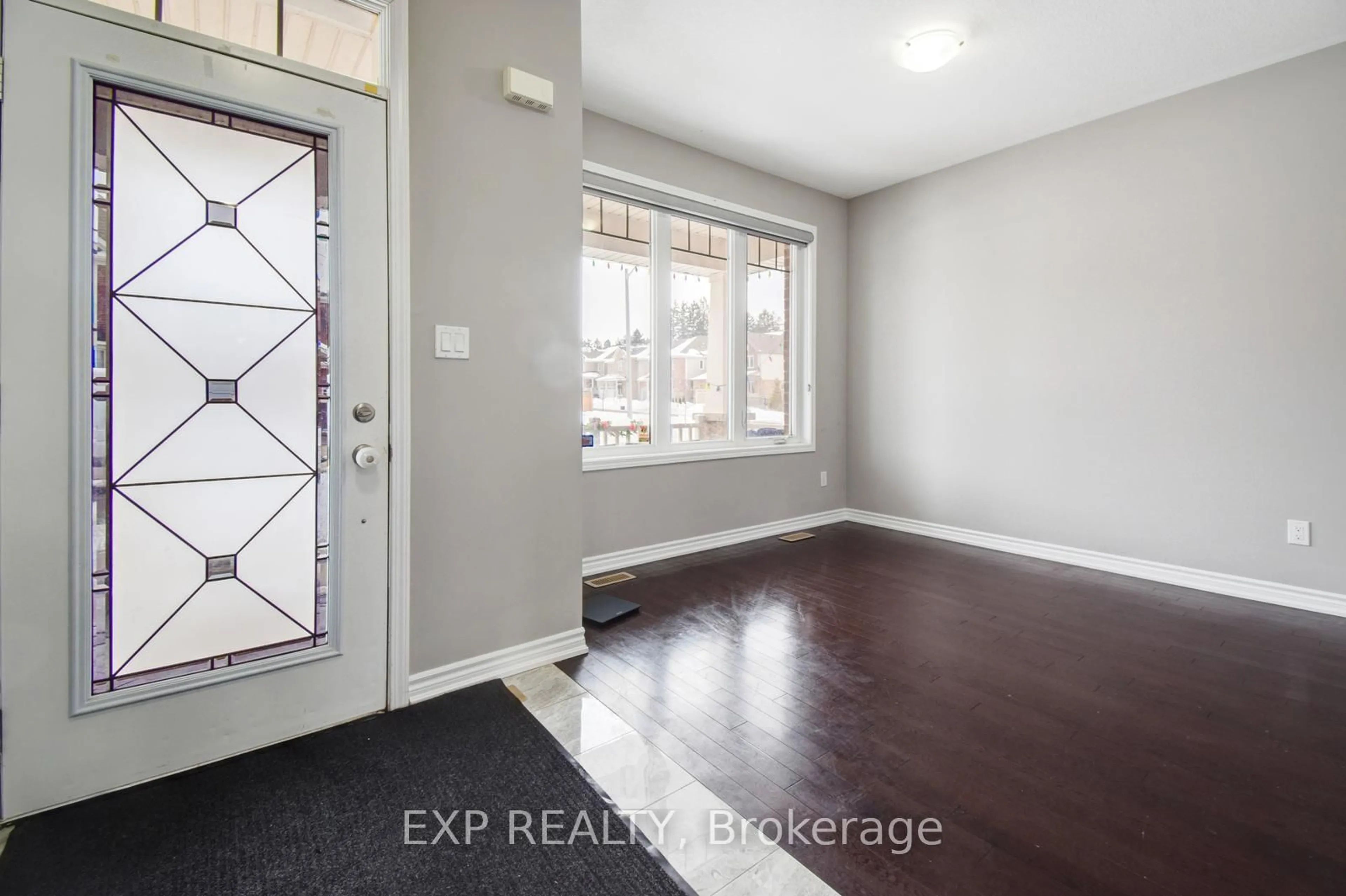 Indoor entryway for 215 Ridge Rd, Cambridge Ontario N3E 0C2