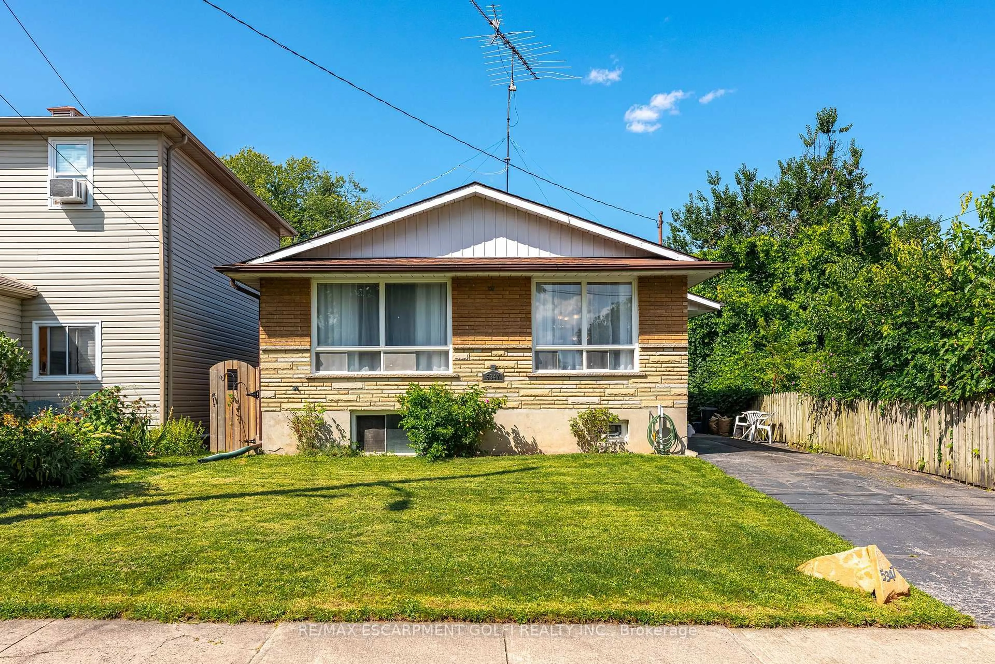 Home with brick exterior material, street for 5347 Elm St, Niagara Falls Ontario L2E 2V5