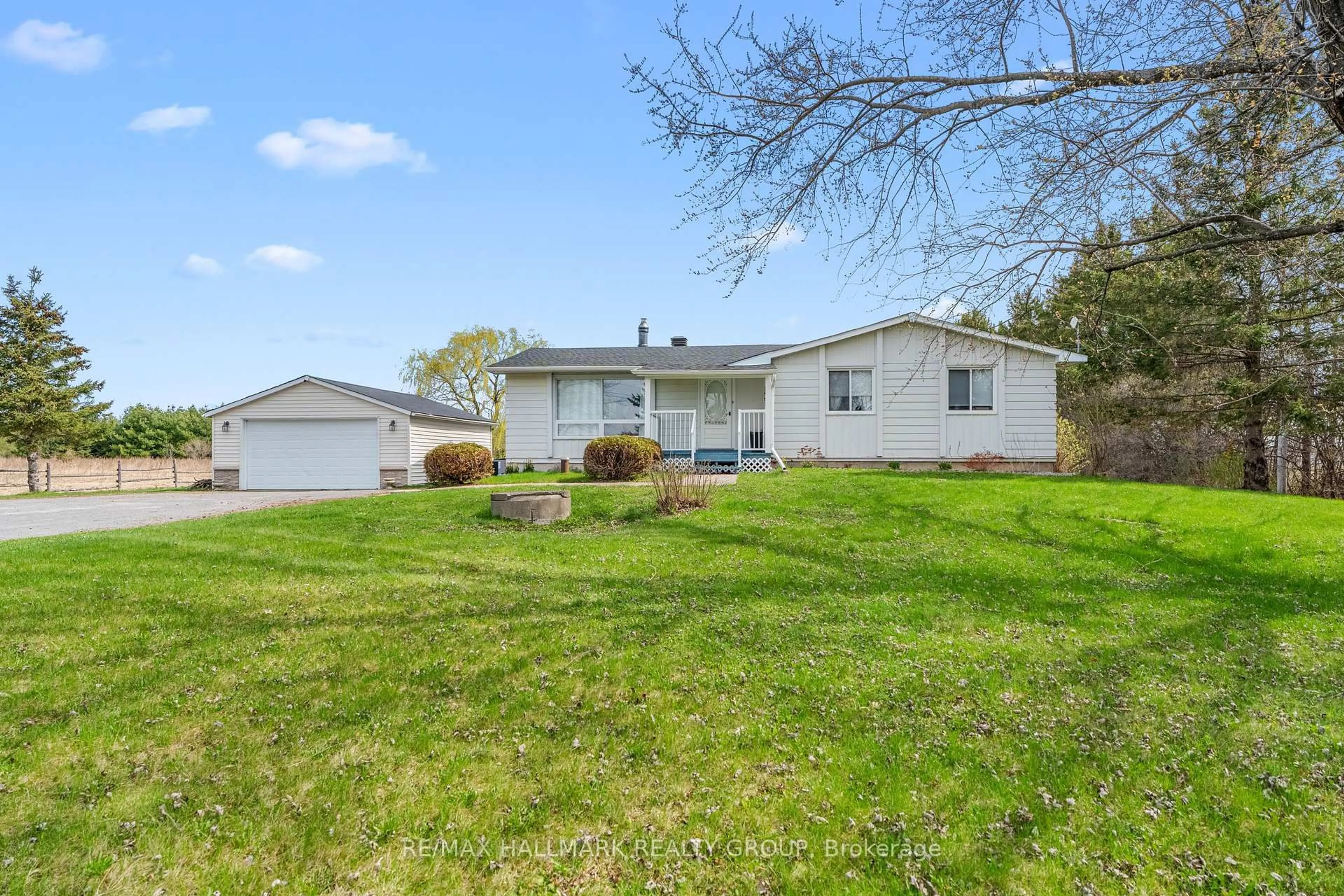 A pic from outside/outdoor area/front of a property/back of a property/a pic from drone, unknown for 3756 Dunrobin Rd, Ottawa Ontario K0A 3M0