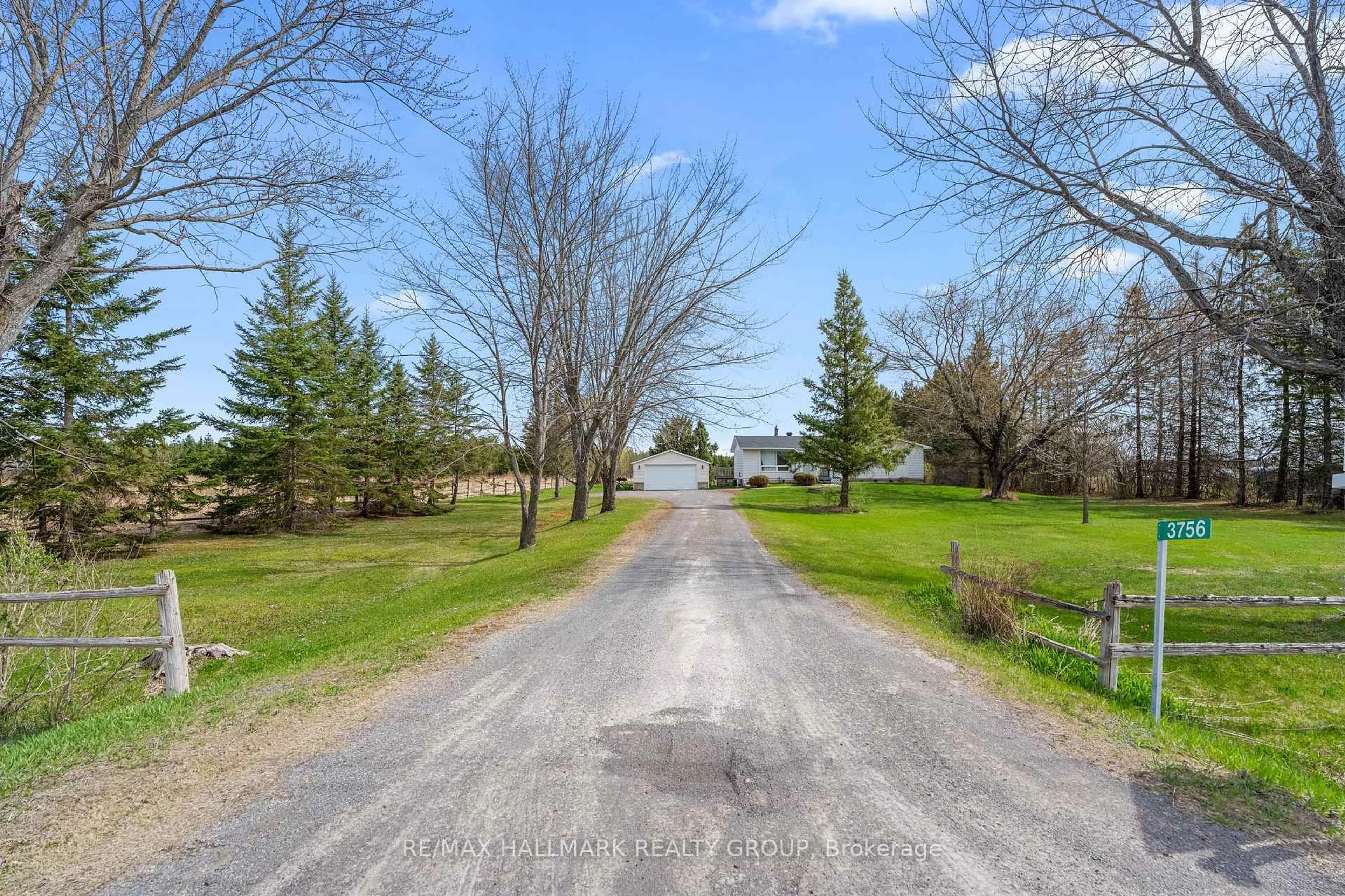 A pic from outside/outdoor area/front of a property/back of a property/a pic from drone, street for 3756 Dunrobin Rd, Ottawa Ontario K0A 3M0