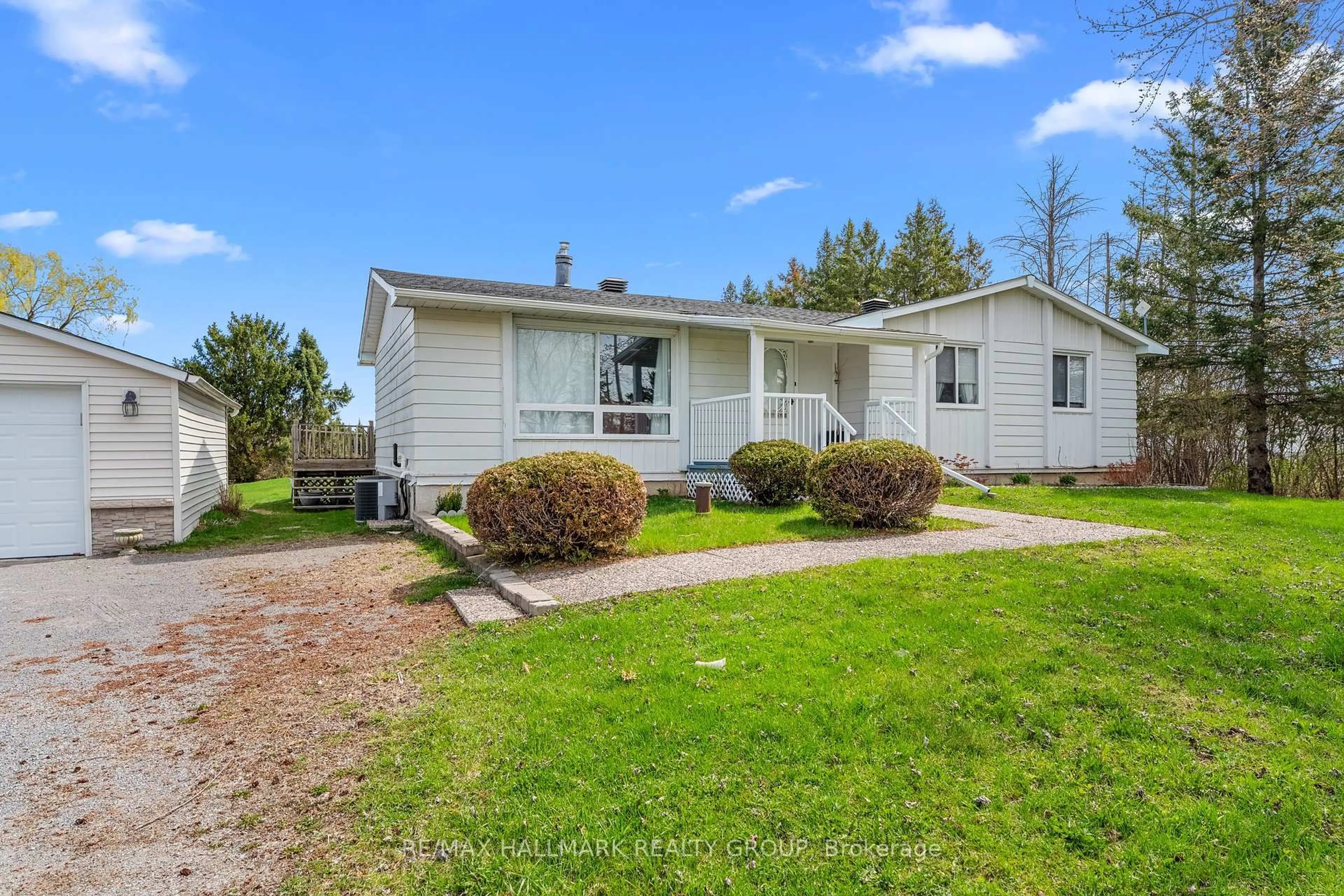 Home with vinyl exterior material, street for 3756 Dunrobin Rd, Ottawa Ontario K0A 3M0