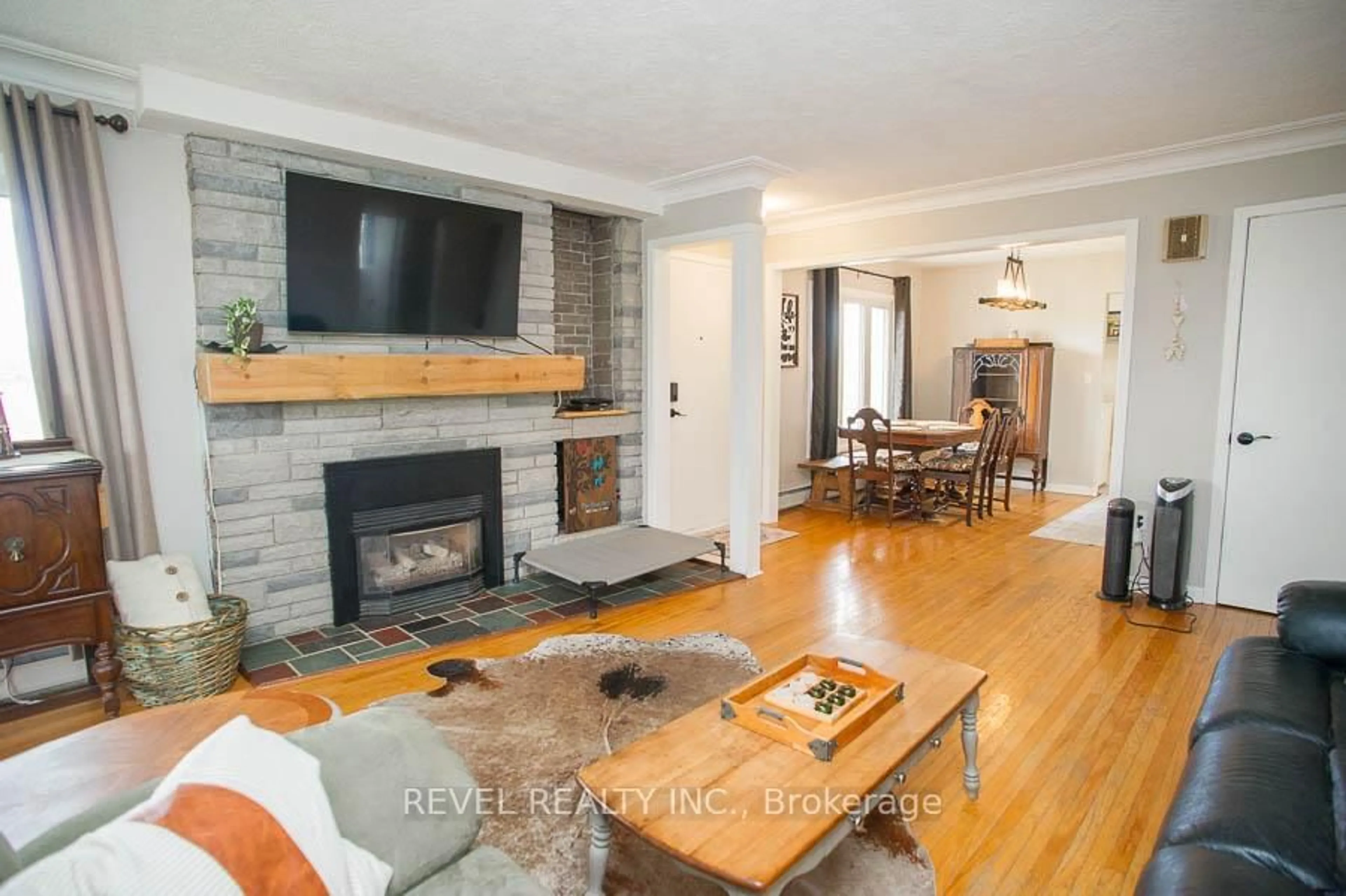 Living room with furniture, wood/laminate floor for 1039 St. John's Rd, Norfolk Ontario N3Y 4K1