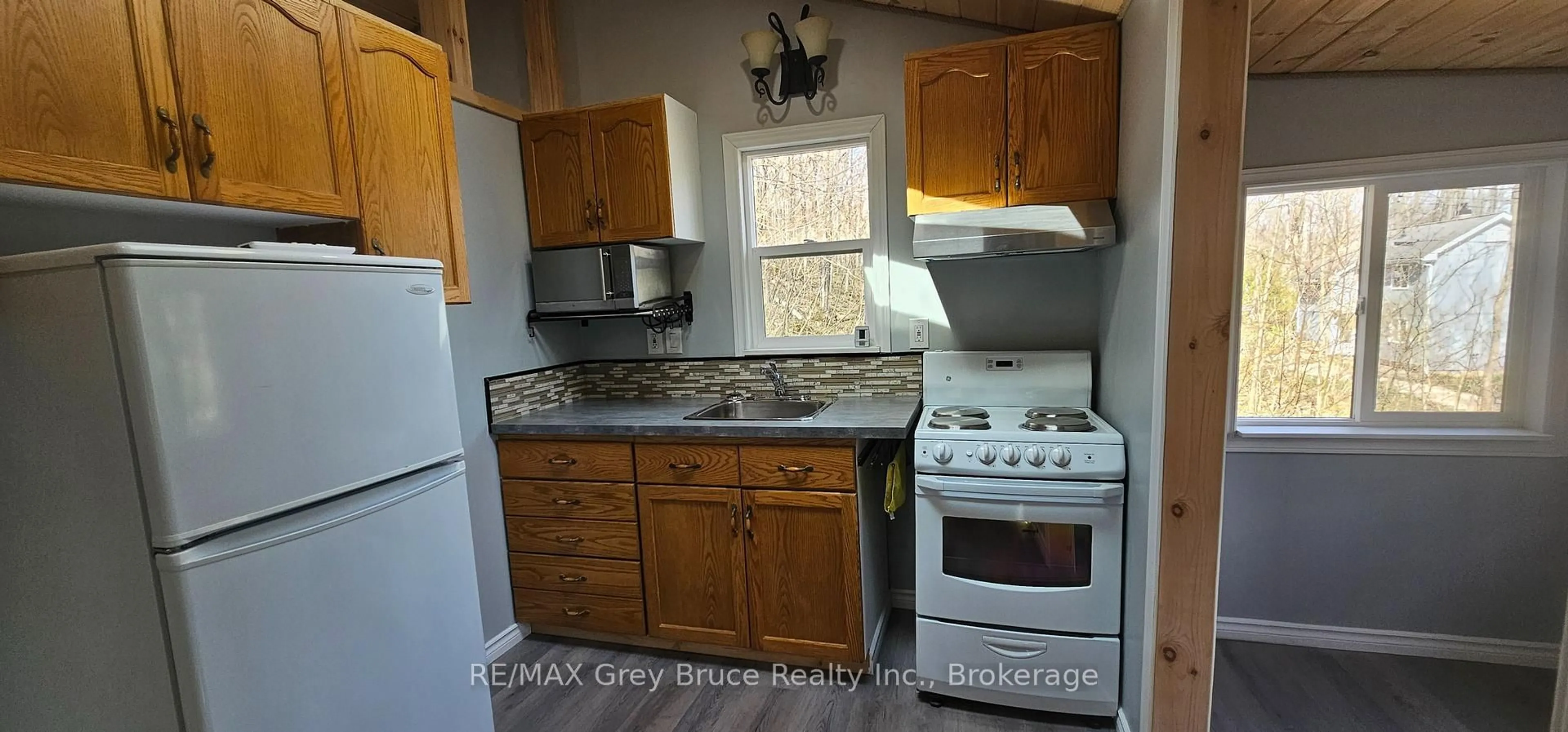 Standard kitchen, unknown for 13 4th Ave, South Bruce Peninsula Ontario N0H 2T0