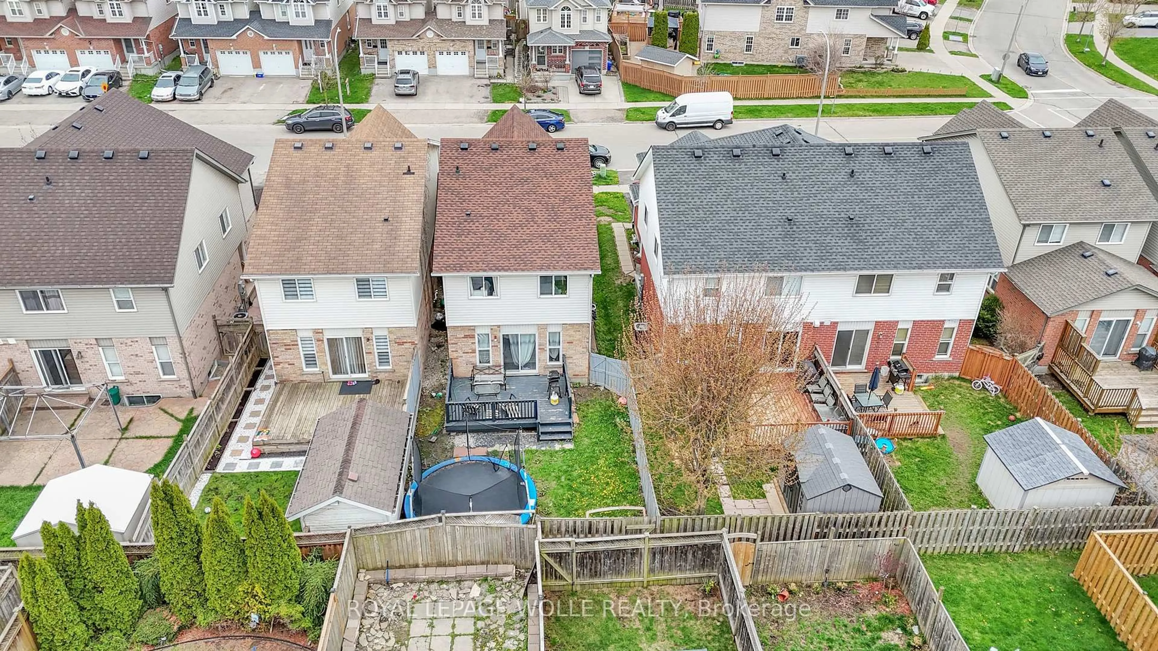 A pic from outside/outdoor area/front of a property/back of a property/a pic from drone, city buildings view from balcony for 18 Donnenwerth Dr, Kitchener Ontario N2E 3X2