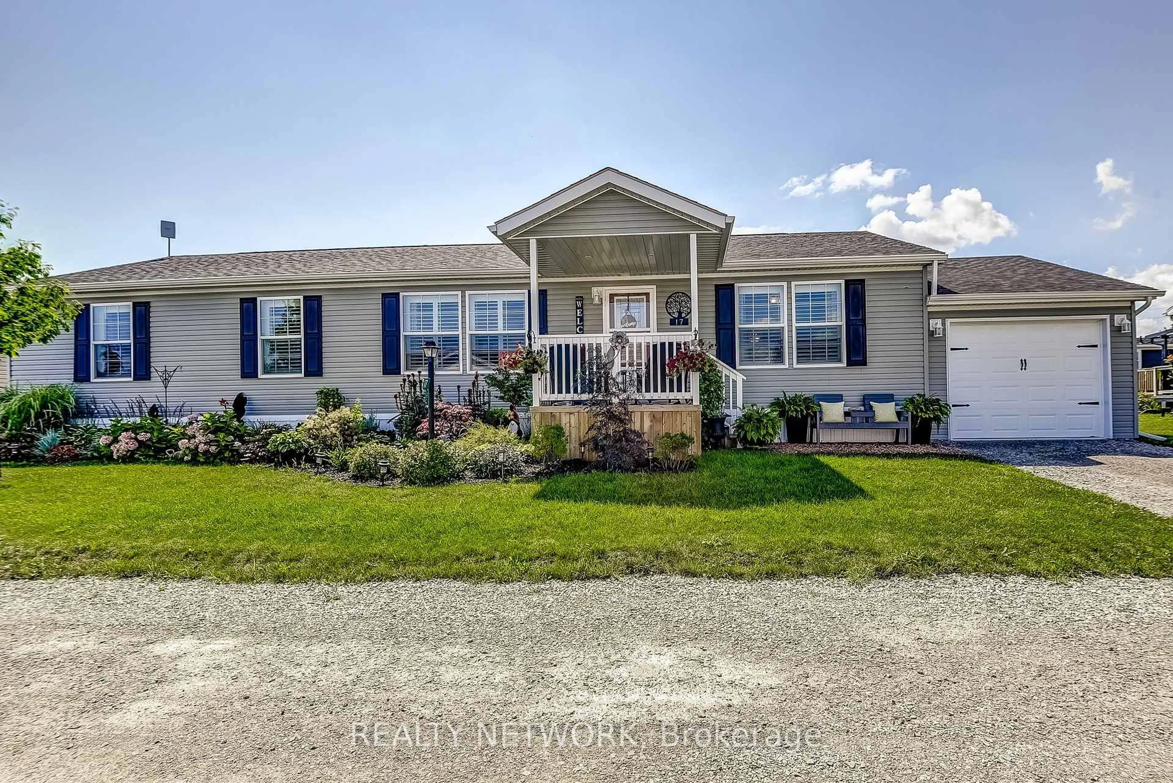 Home with vinyl exterior material, water/lake/river/ocean view for 17 Silver Aspen Dr, Haldimand Ontario N0A 1L0
