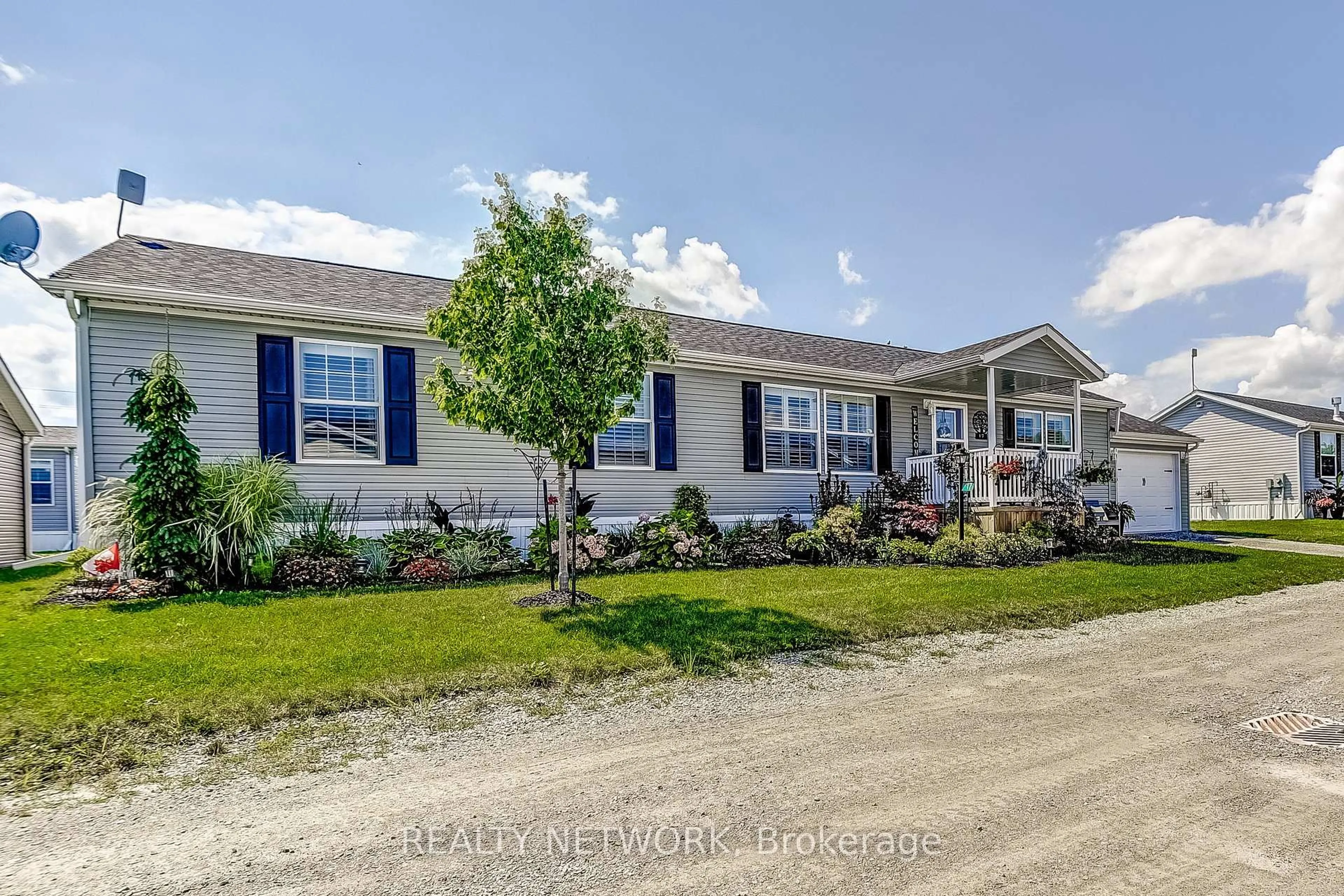 Home with vinyl exterior material, street for 17 Silver Aspen Dr, Haldimand Ontario N0A 1L0