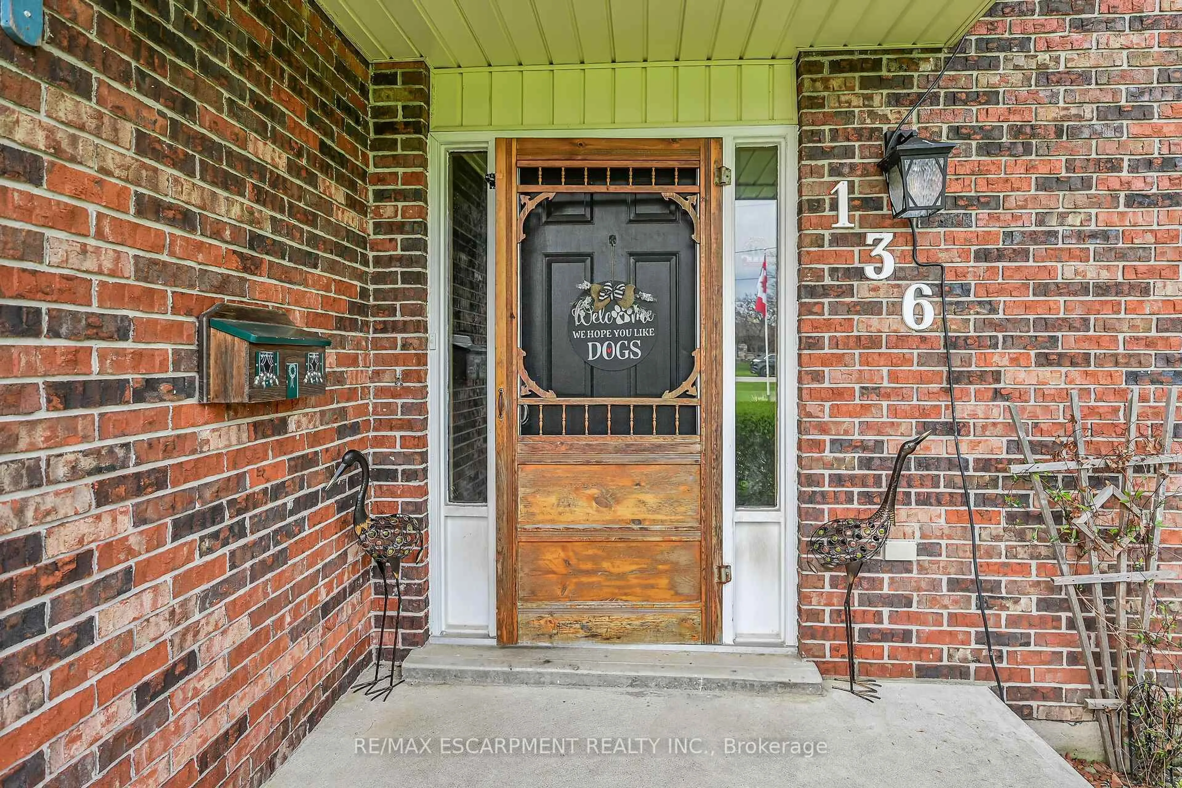 Indoor entryway for 136 Secord St, Haldimand Ontario N1A 2W8