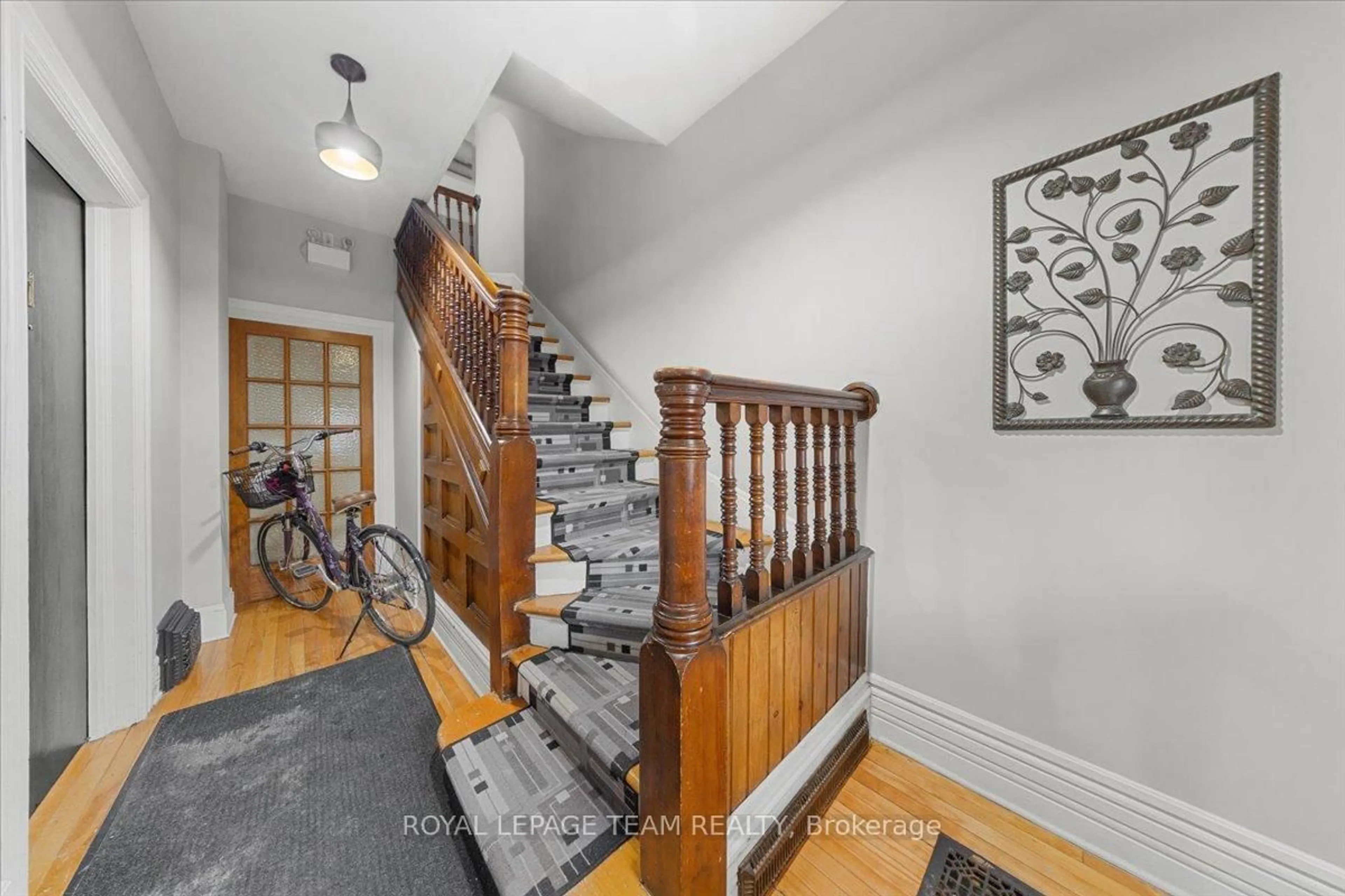 Unknown for 607 Maclaren St, Ottawa Ontario K1R 5K8
