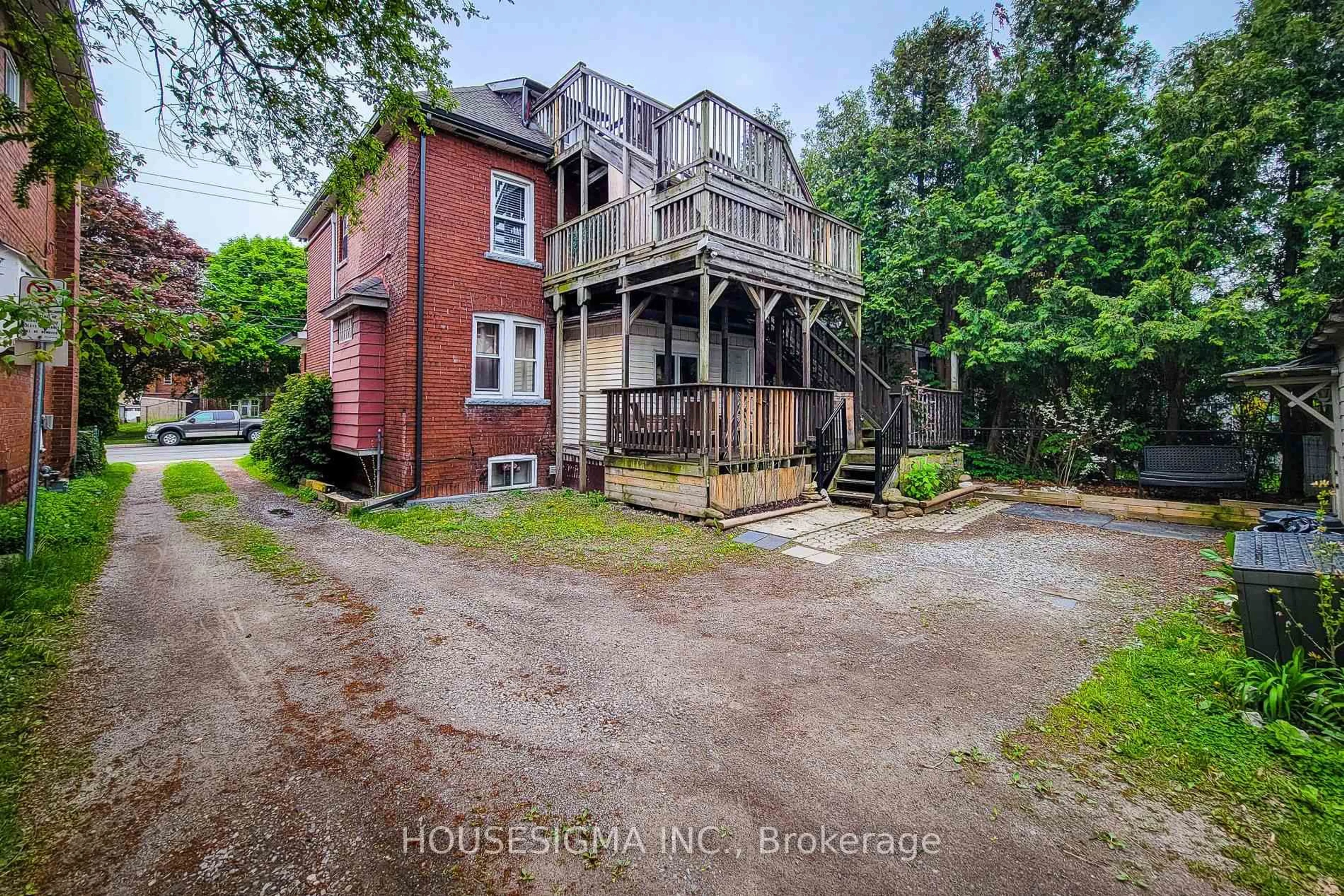 A pic from outside/outdoor area/front of a property/back of a property/a pic from drone, building for 46 Ottawa St, Hamilton Ontario L8K 2E1