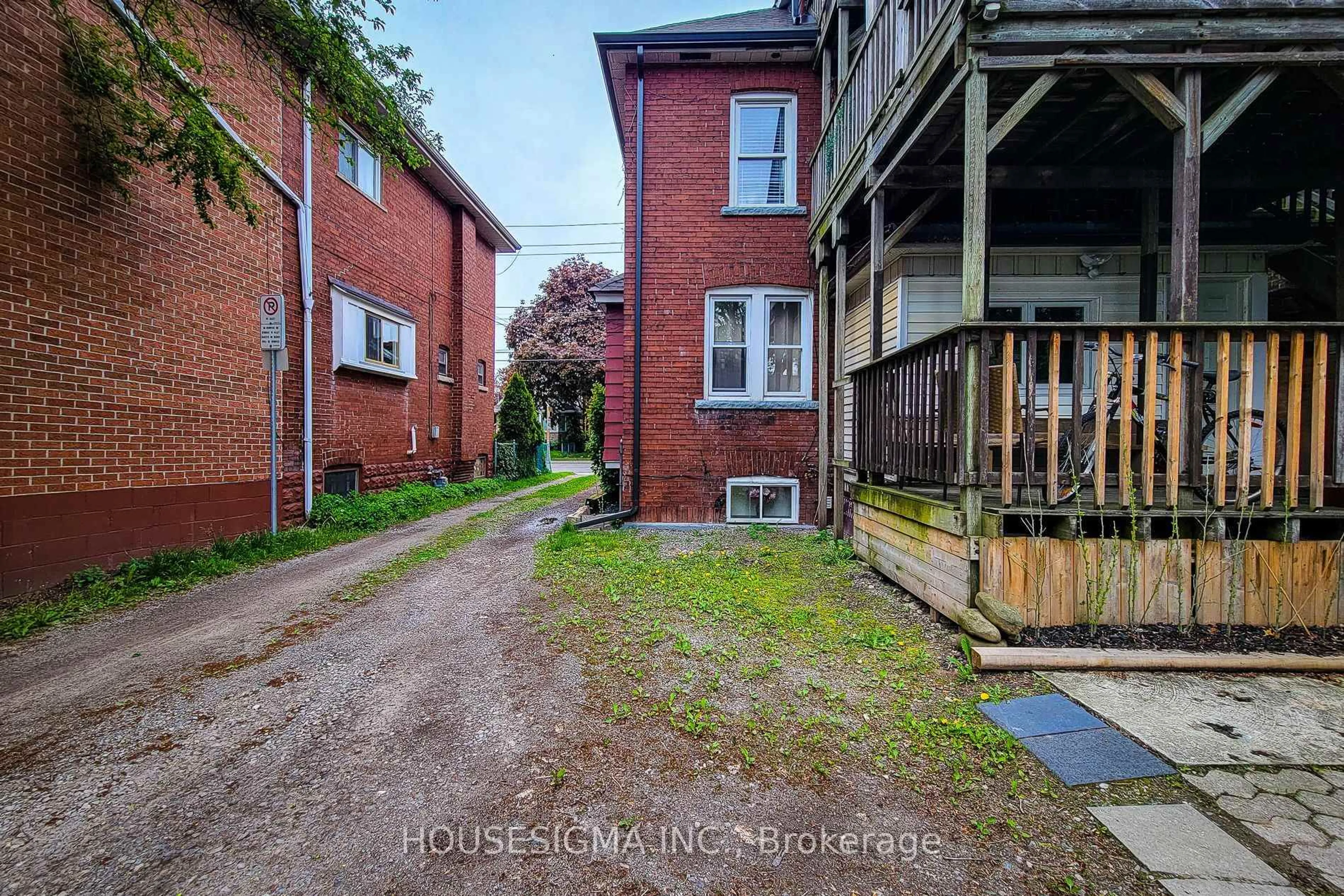 A pic from outside/outdoor area/front of a property/back of a property/a pic from drone, street for 46 Ottawa St, Hamilton Ontario L8K 2E1