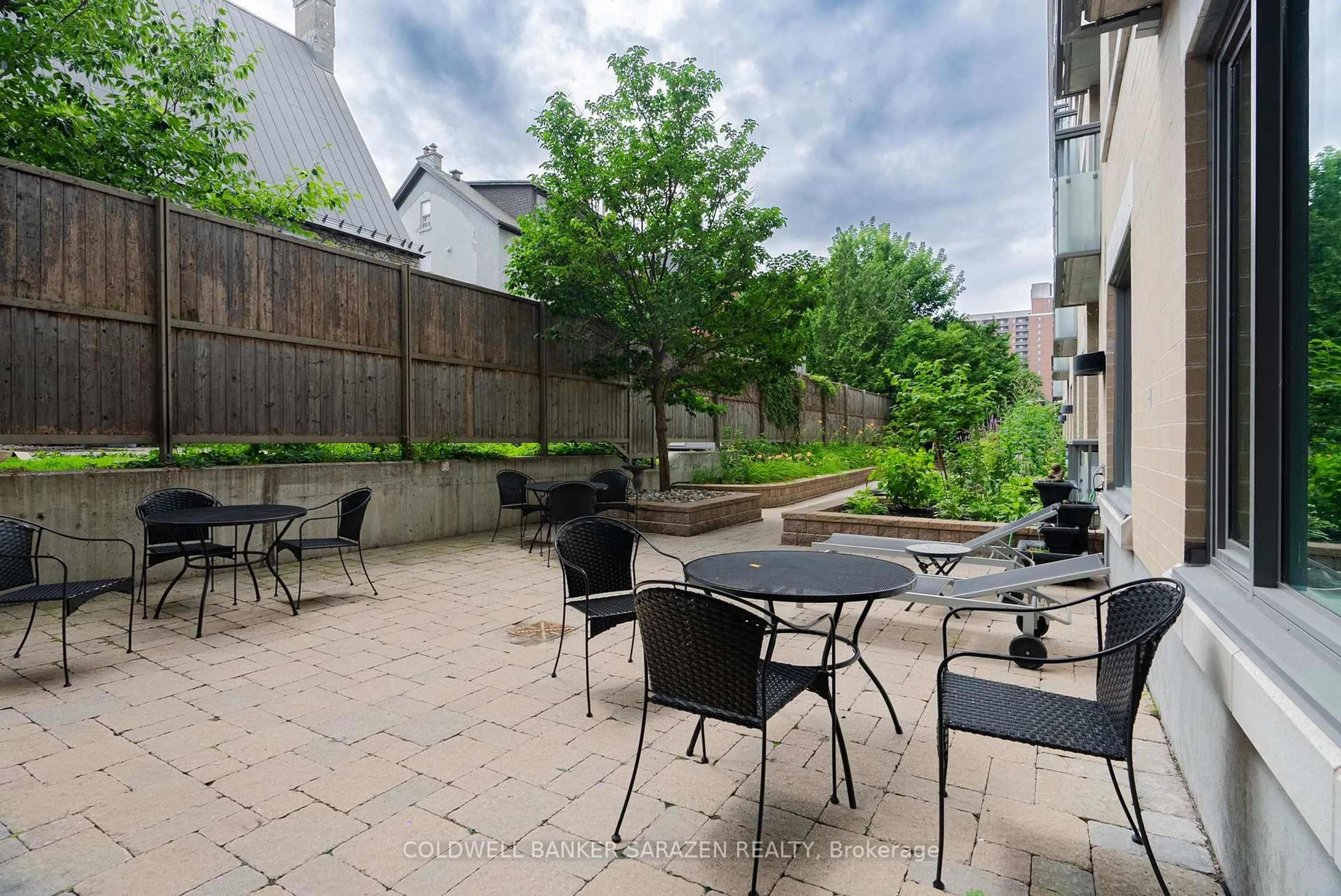 Patio, street for 238 BESSERER St #1001, Ottawa Ontario K1N 6B1